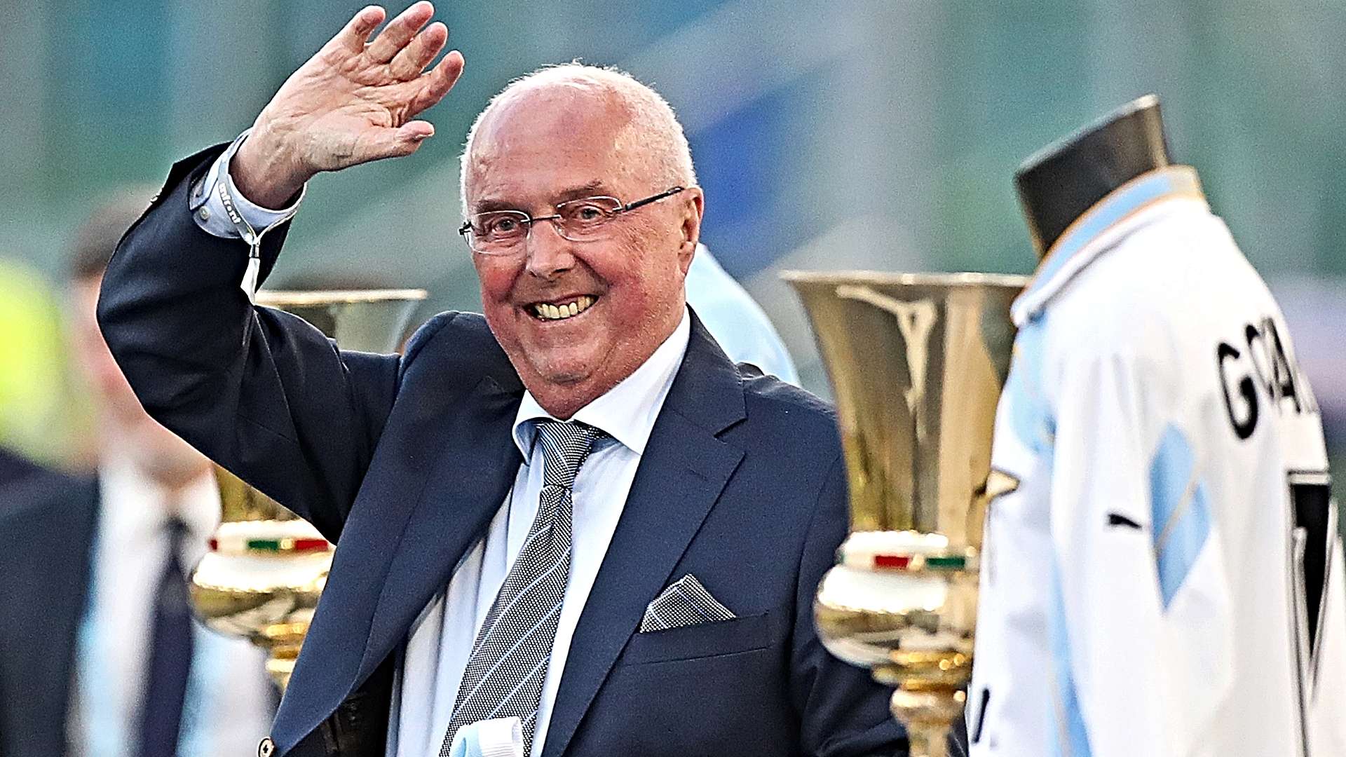 Eriksson: It would require a 'brave man' to take England job  