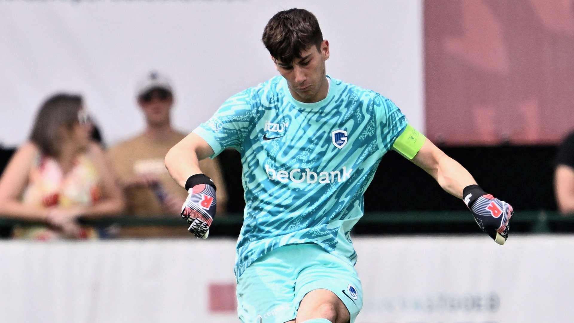 Chelsea land another goalkeeper in €20m deal  