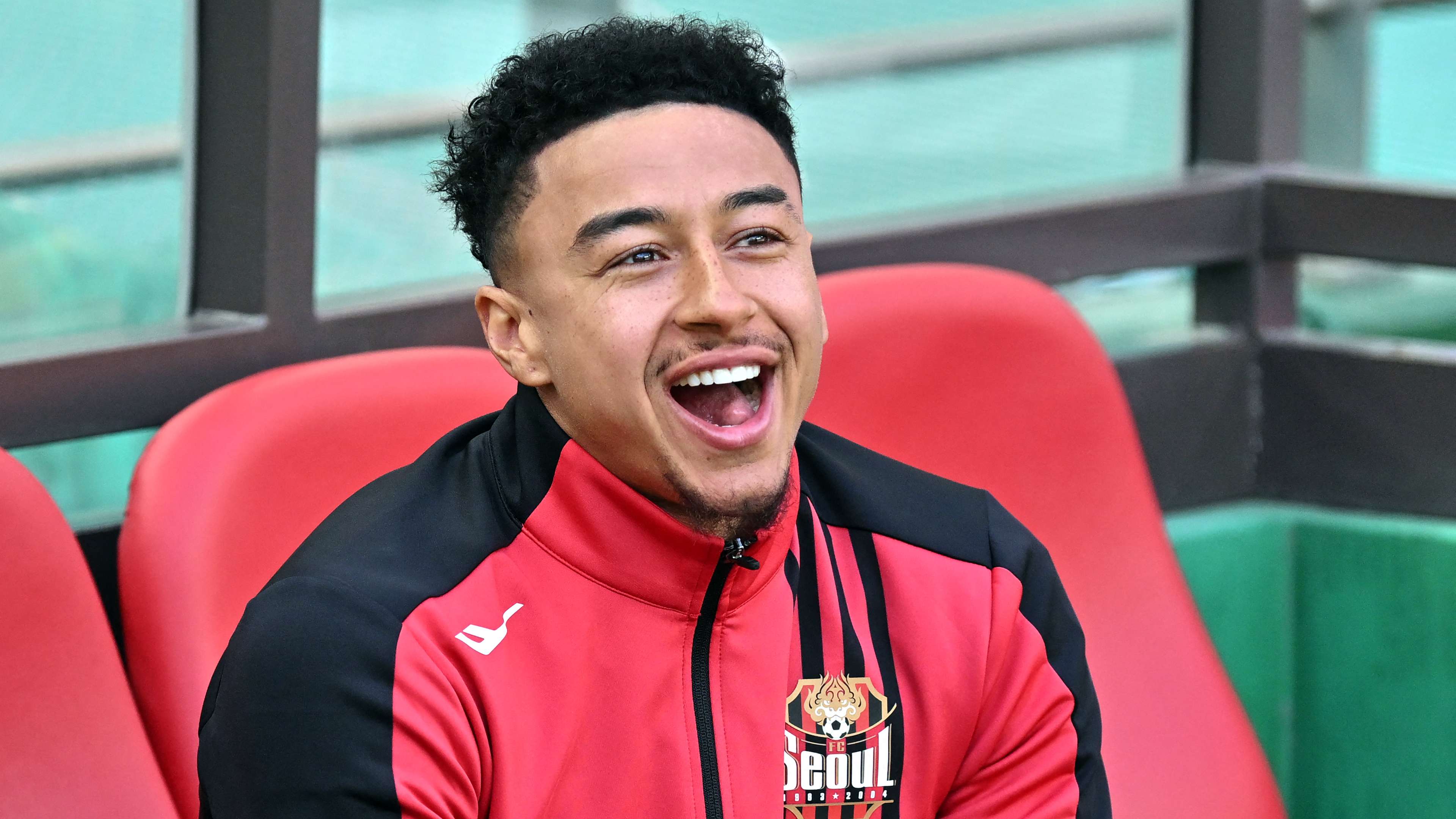 📽️ | Lingard breaks into Dan Burn-esque dance after scoring  