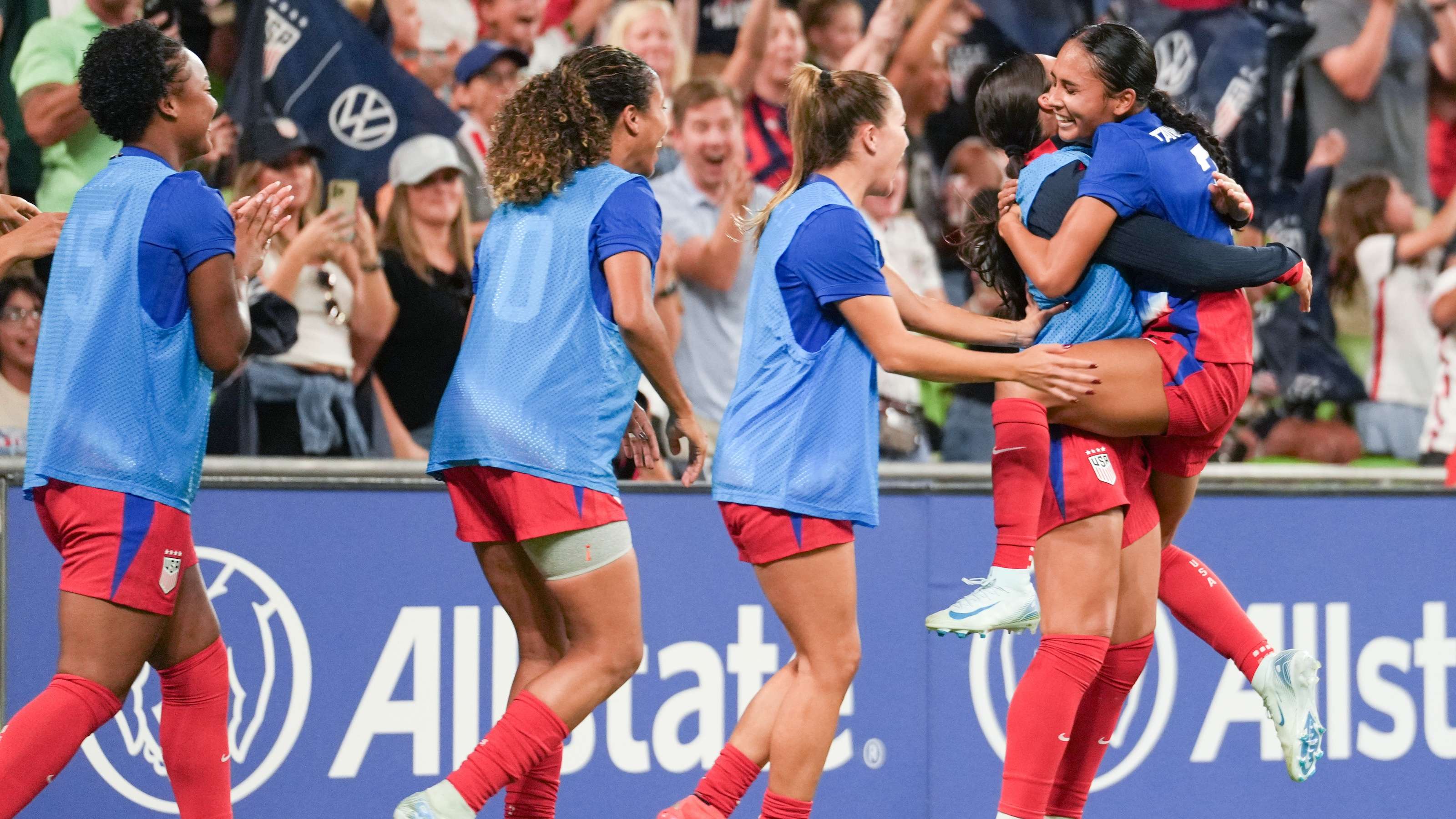 Remember me? Thompson reintroduces herself to USWNT  