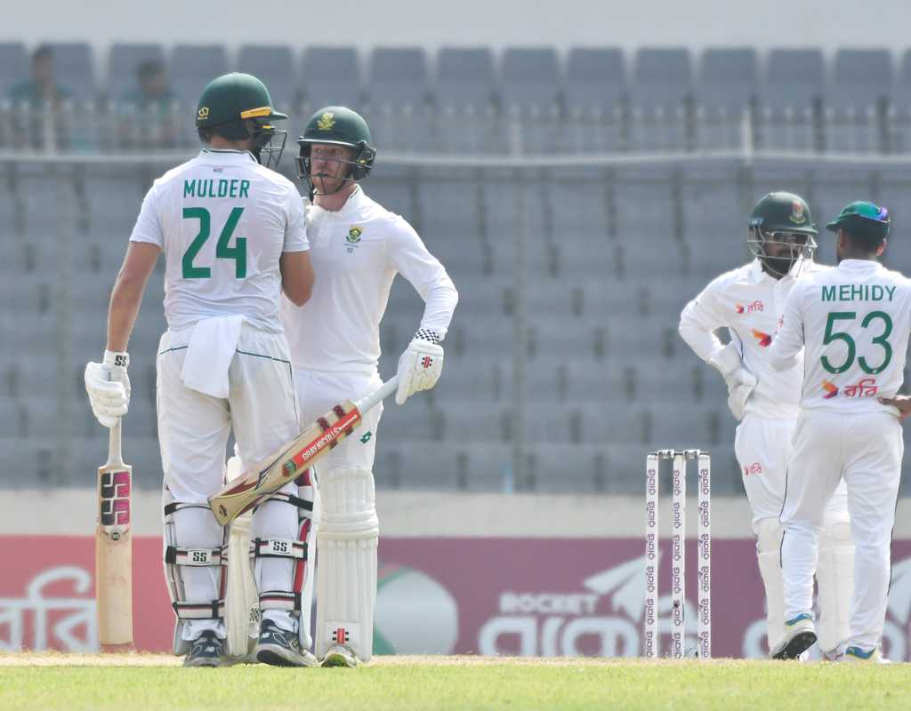 Verreynne, Mulder fifties put South Africa in firm control  