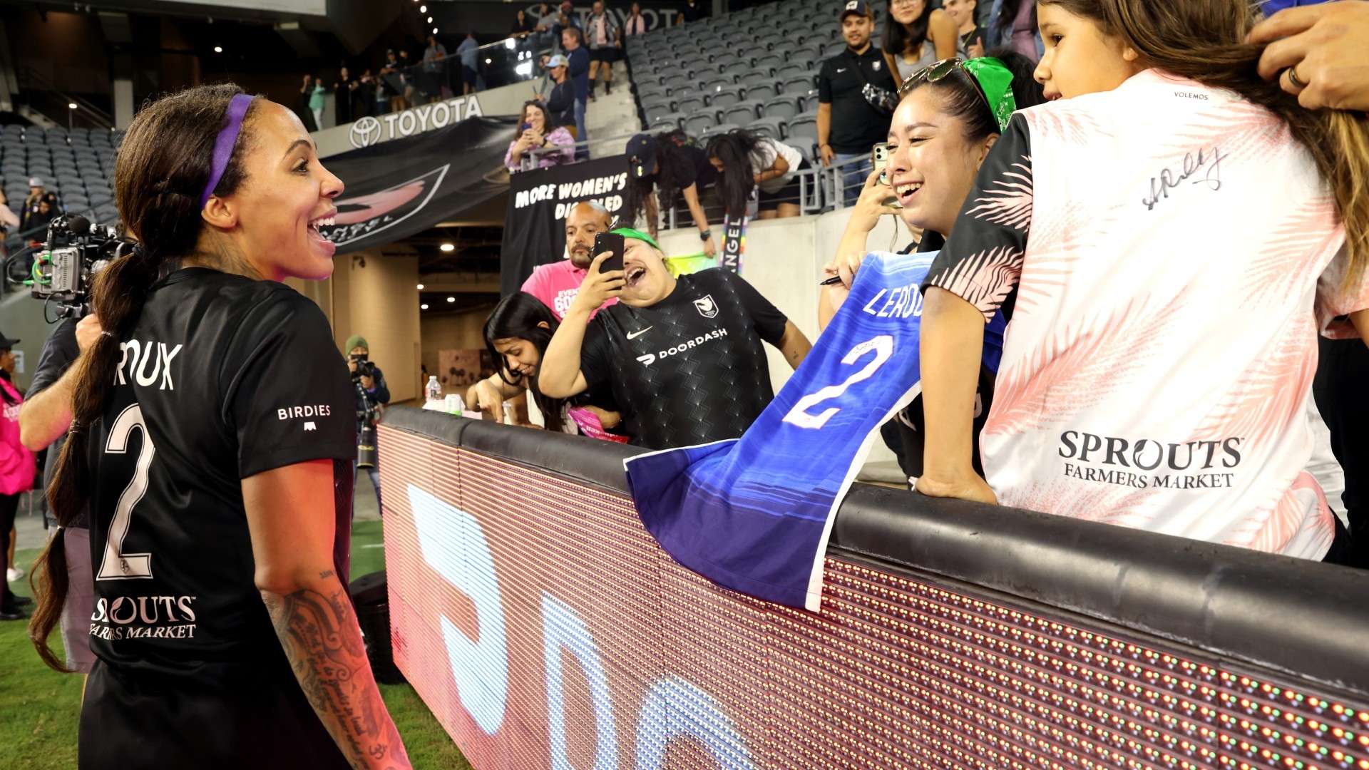 Sydney Leroux signs three-year extension with Angel City  
