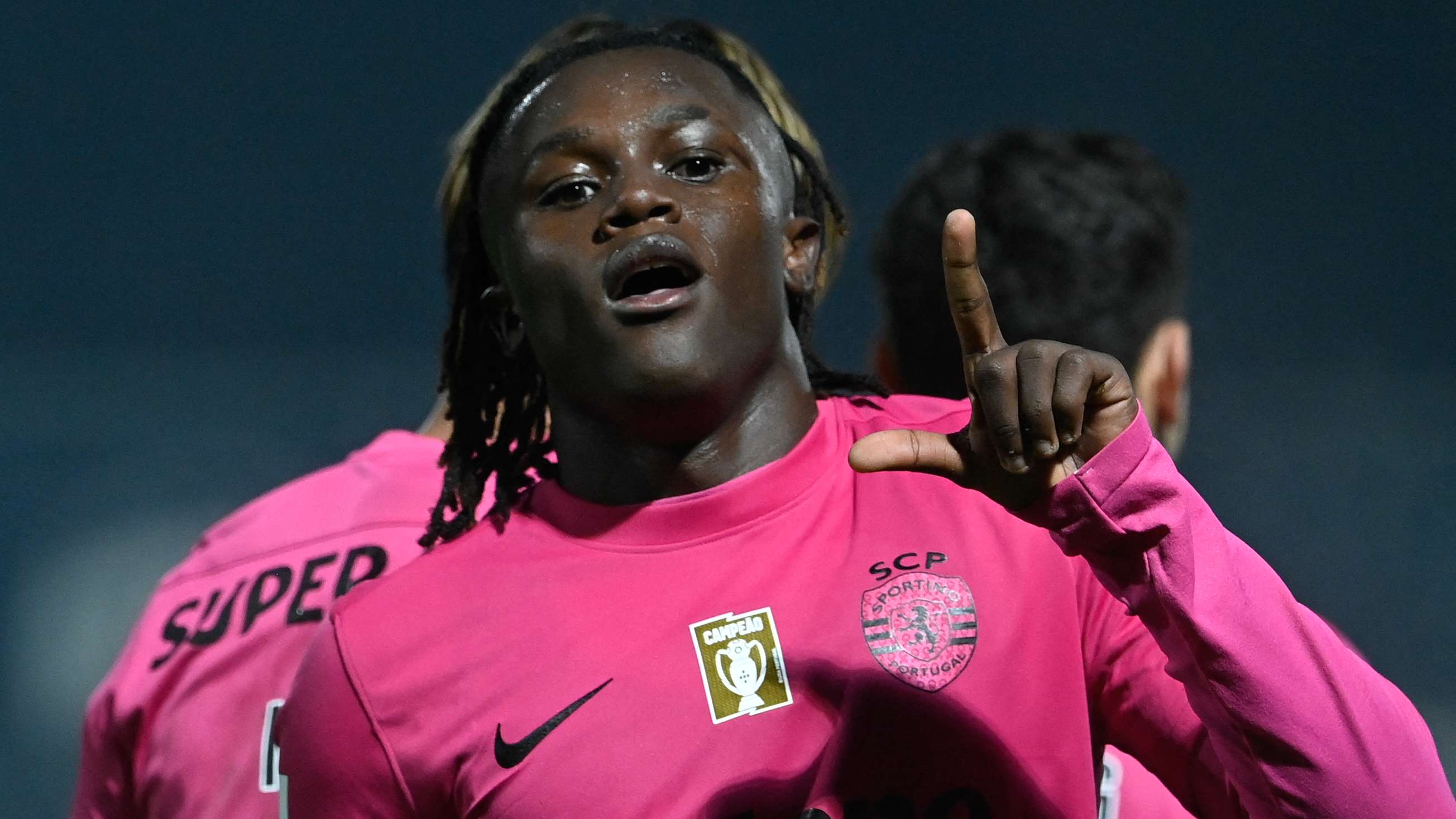 Man Utd 'call Sporting CP offices' over wonderkid Quenda  