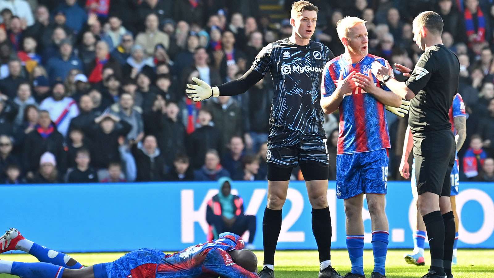 Wirtz goes off injured ahead of crucial UCL clash vs Bayern  