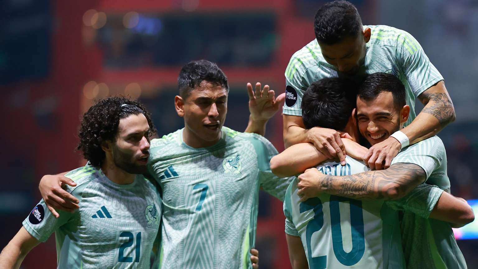 Giménez's father weighs in on El Tri's struggles vs. Canada  