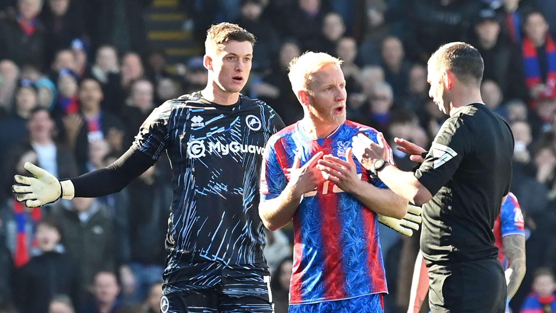 Oliver blasted by fans after missing Mateta face-kick incident  