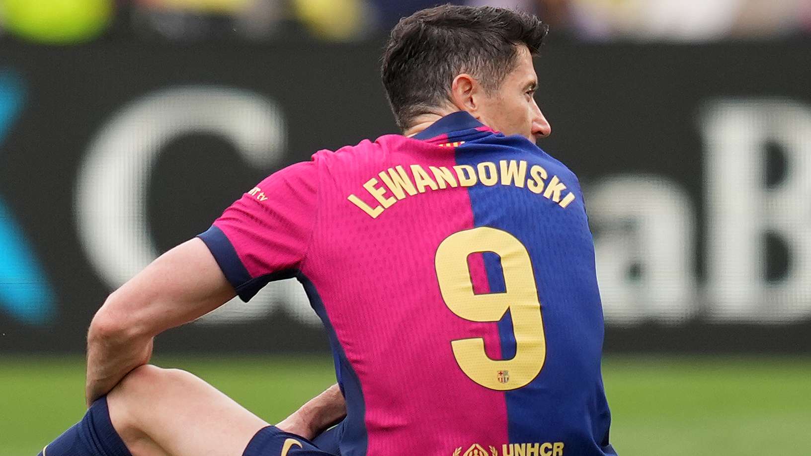 Lewandowski picks up untimely injury during Celta Vigo clash  