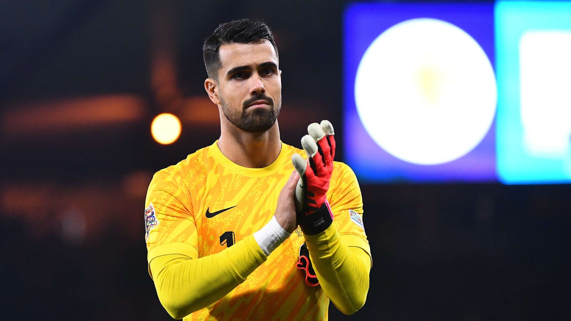 Porto seek to drive up €75m price tag amid Man Utd links  