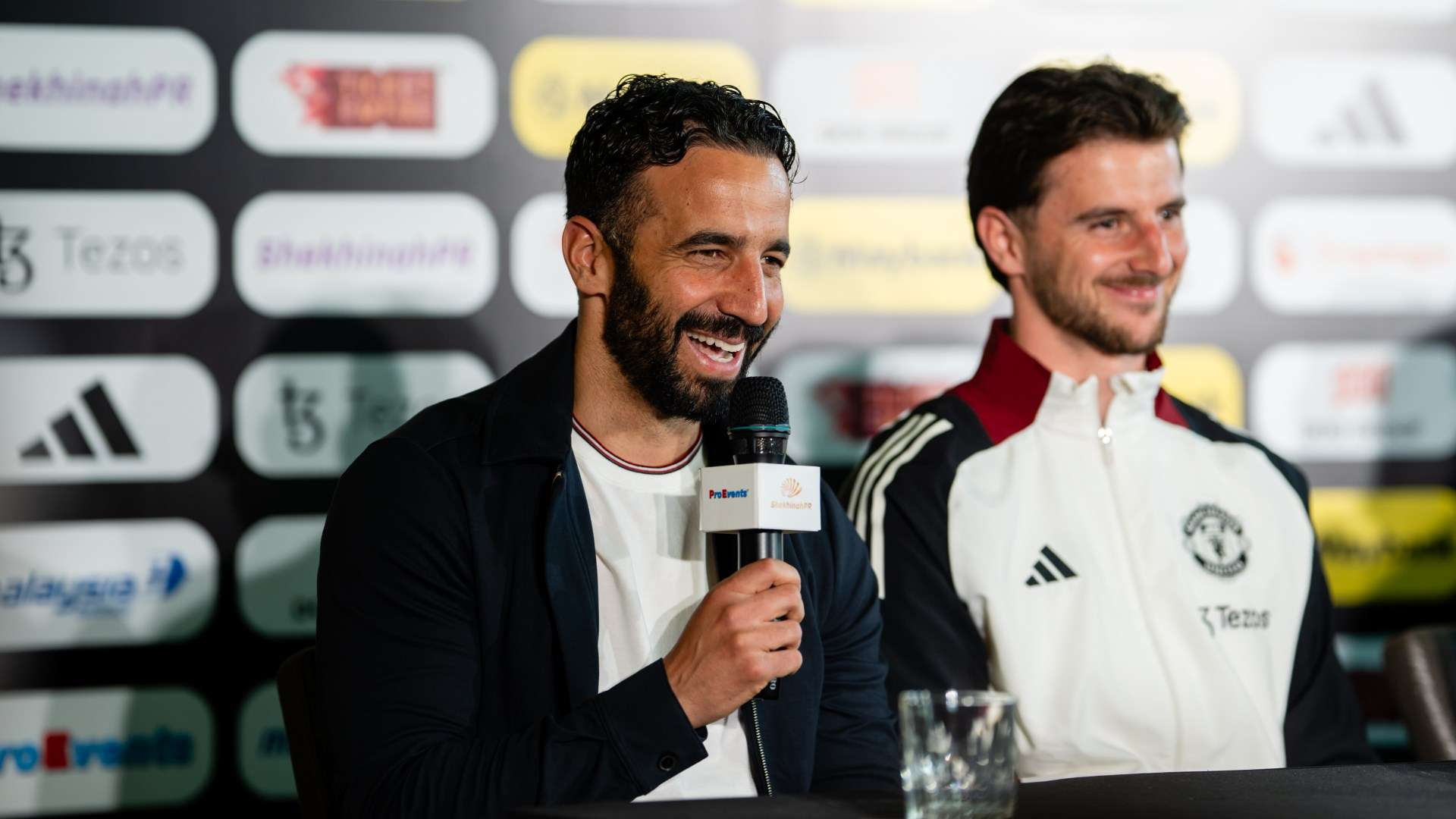 📽️ | Amorim's phone alarm goes off in press conference  