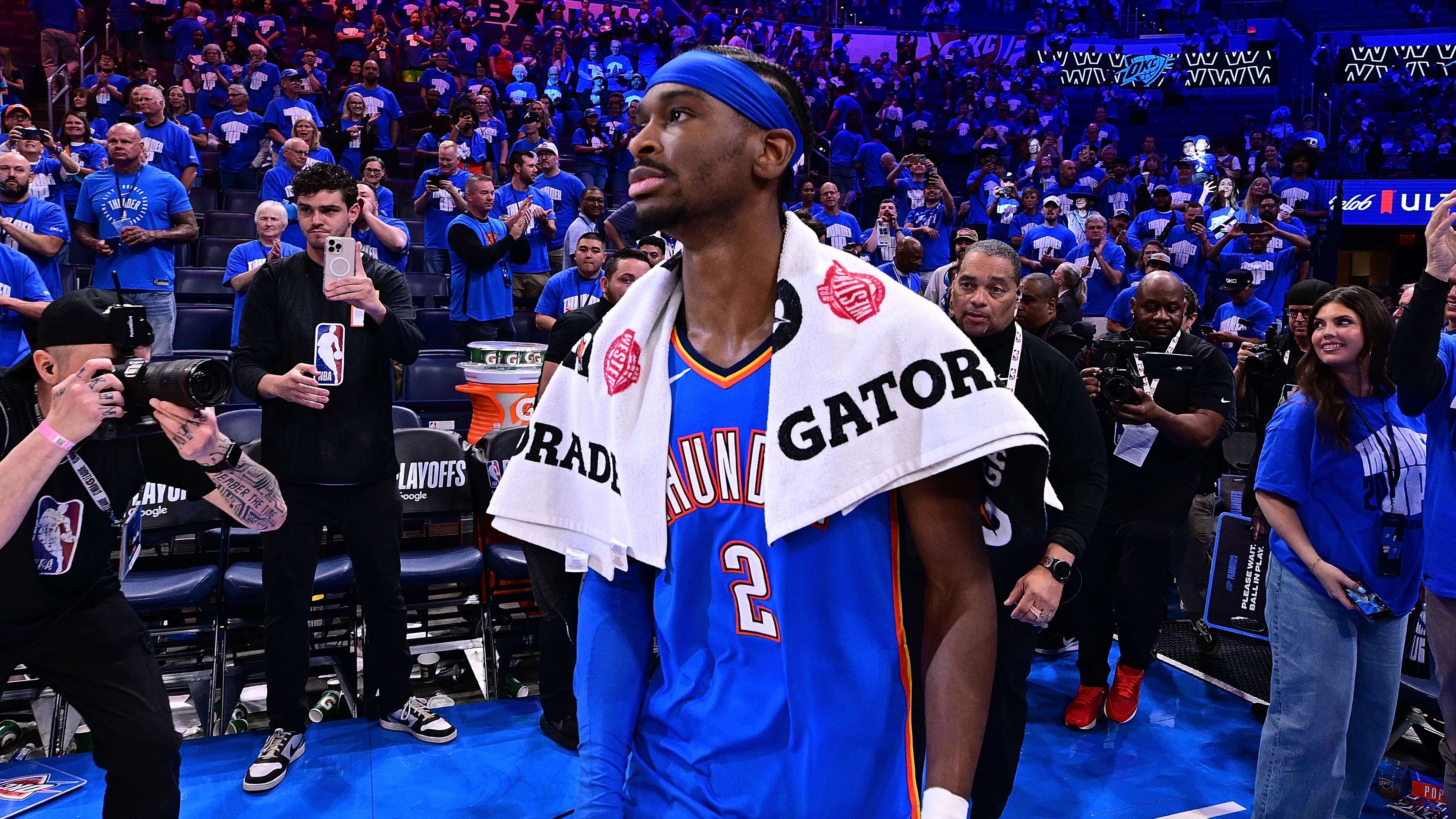 WATCH: Vini Jr., Ronaldinho congratulate Gilgeous-Alexander on MVP  
