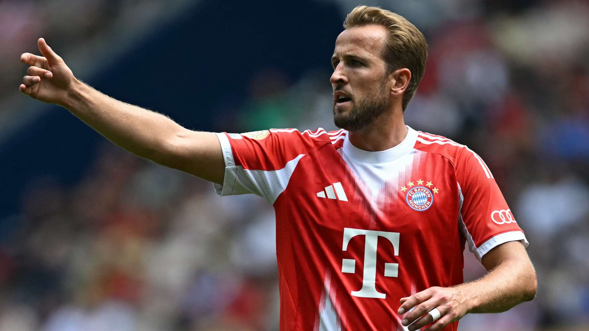 Travel chaos for Kane & Bayern! Thunderstorm flight delay  