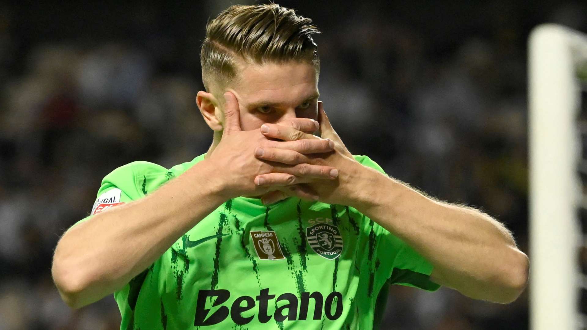 Gyokeres slams 'clickbait' rumours about his Sporting future  
