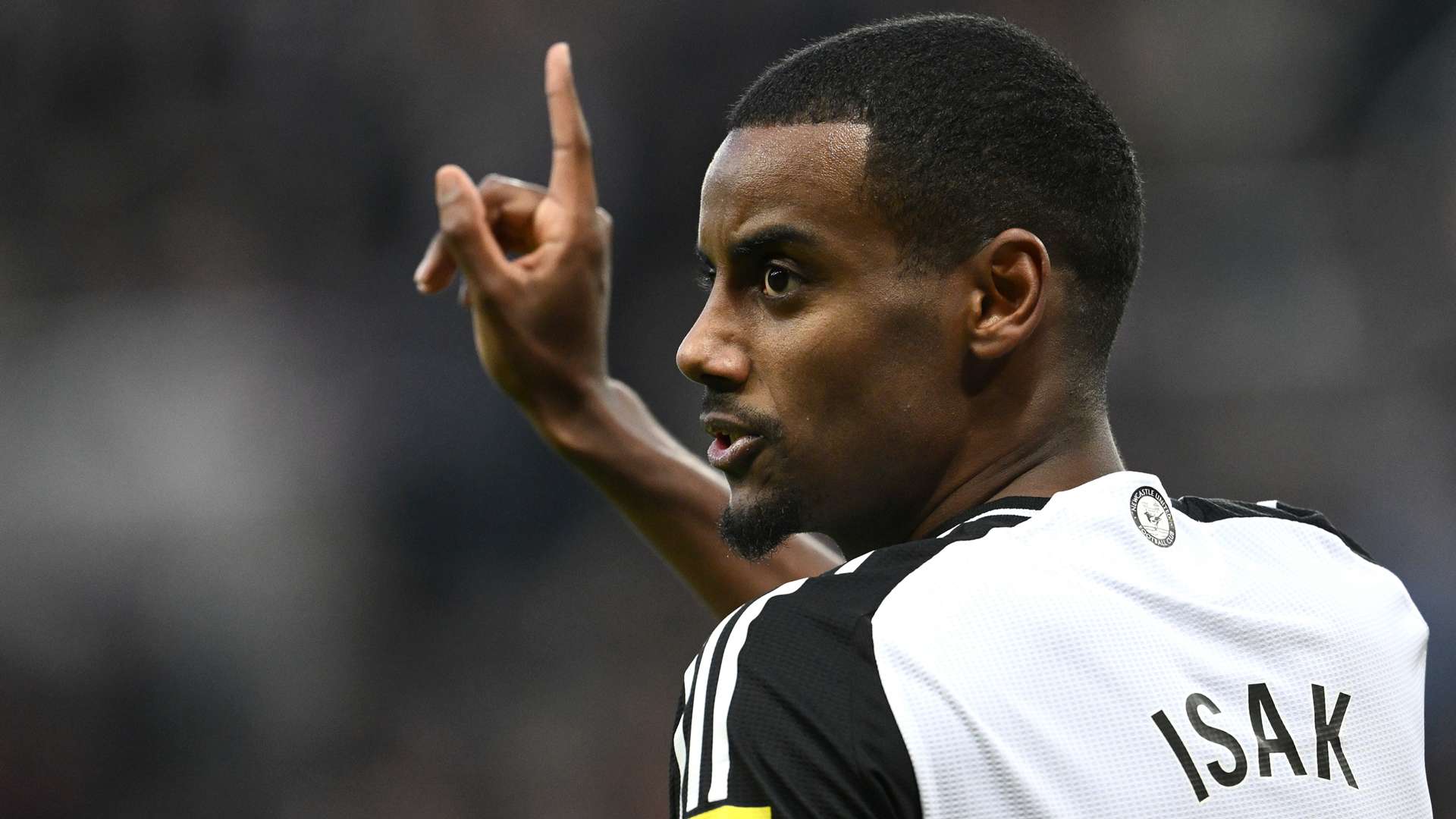 'F*cking sh*t show' - Newcastle fans meltdown after Isak request  