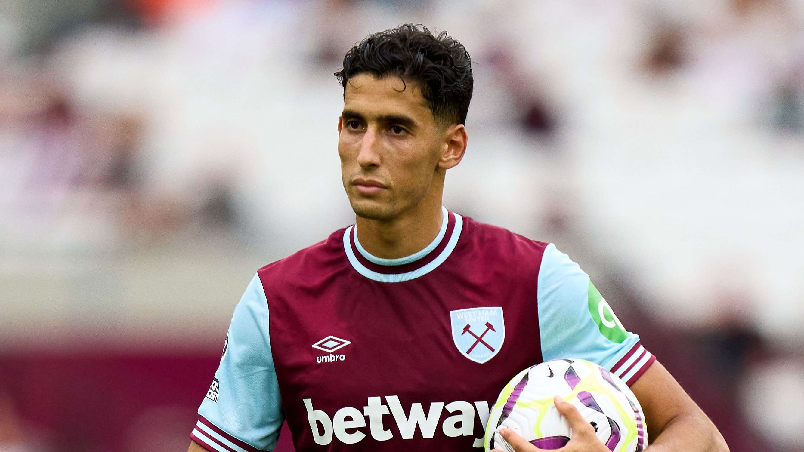Sunderland set to rival Marseille for West Ham defender Aguerd  