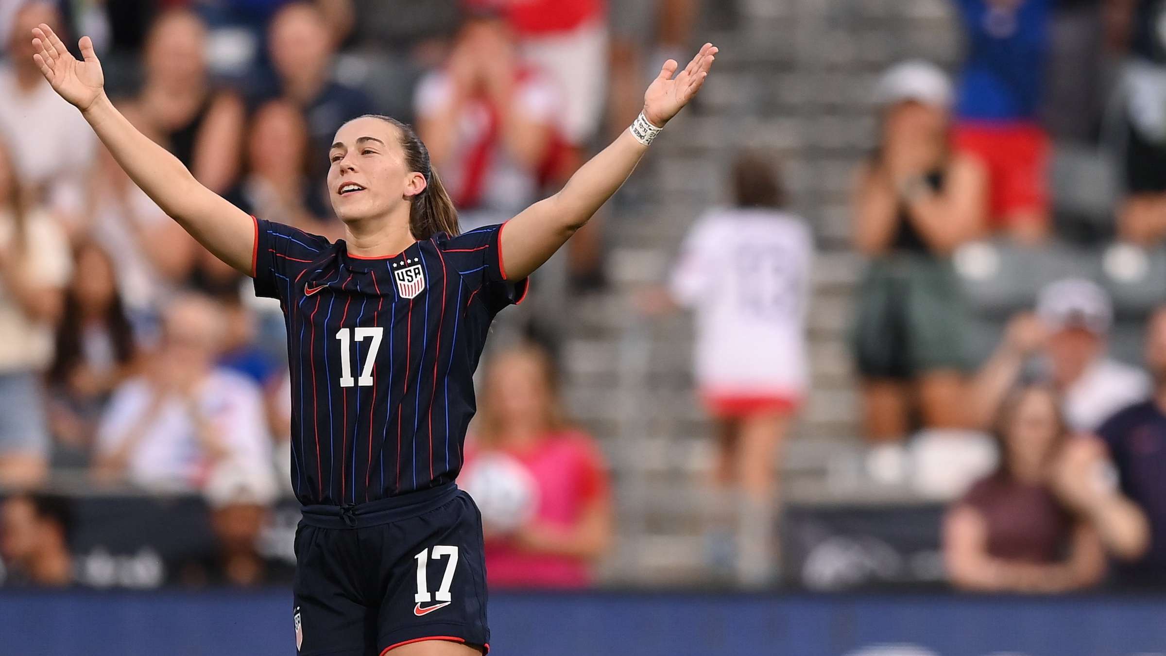 Midfield magic moves USWNT past Canada, summer sweep  