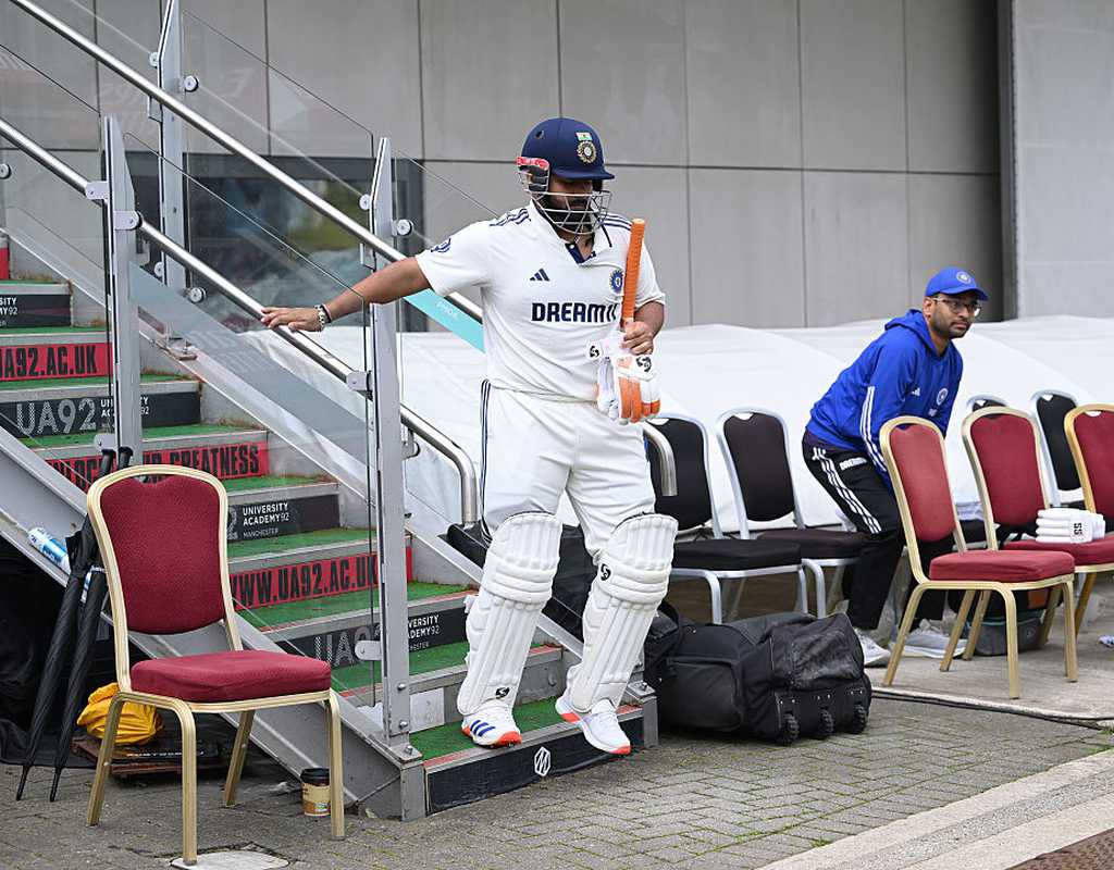 Rishabh Pant suffers toe fracture  