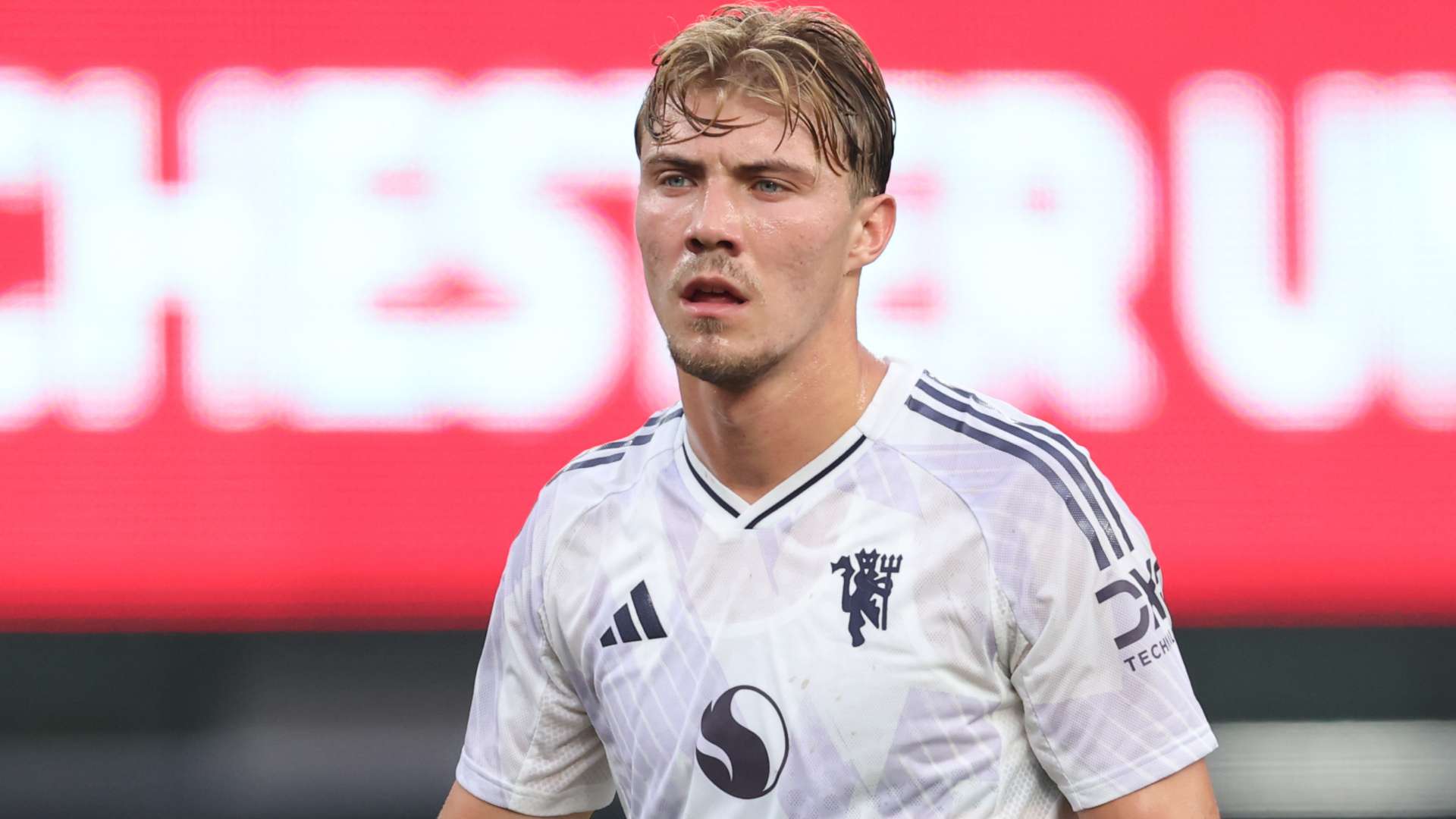 Hojlund's DAD gets involved in Man Utd exit saga  