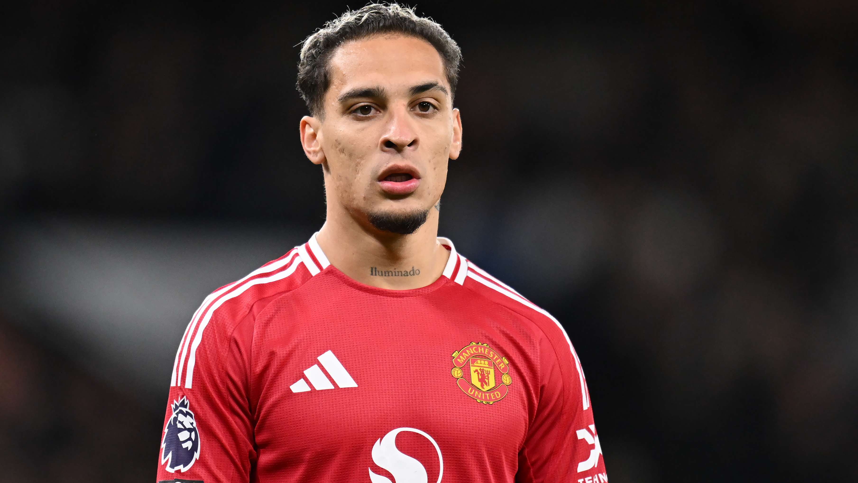 Antony warns Man Utd he'll wait until last moment for Betis switch  