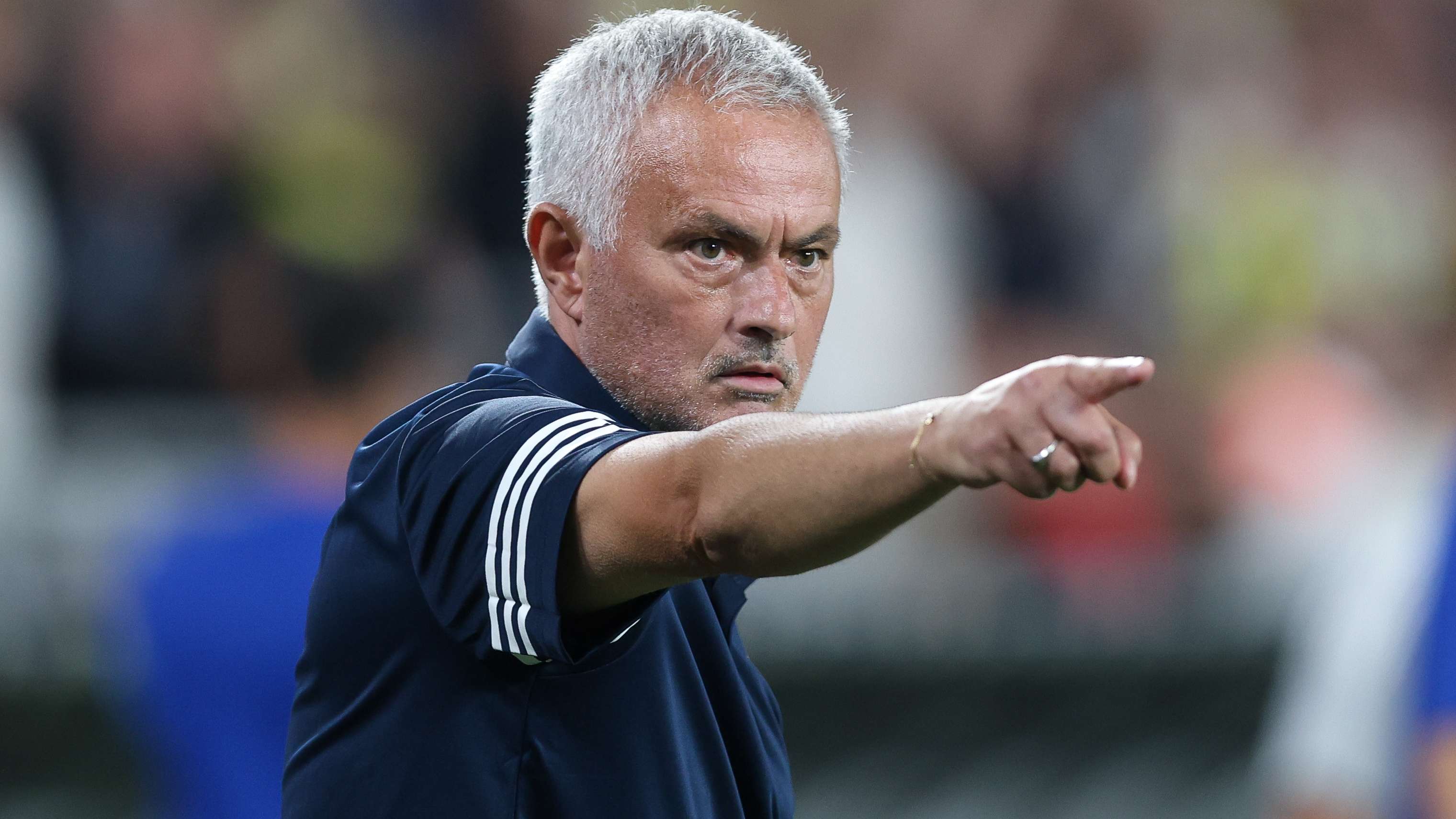 Mourinho schools RVP! Fenerbahce knock Feyenoord out of UCL  