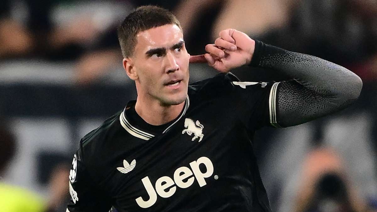 Lewandowski's successor?! Barcelona keep tabs on Vlahovic  