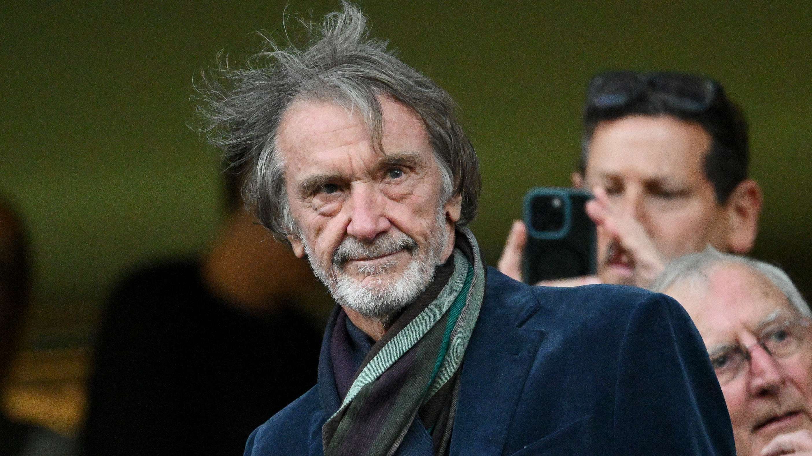 Man Utd set to offer ageing star new £140-a-week contract  