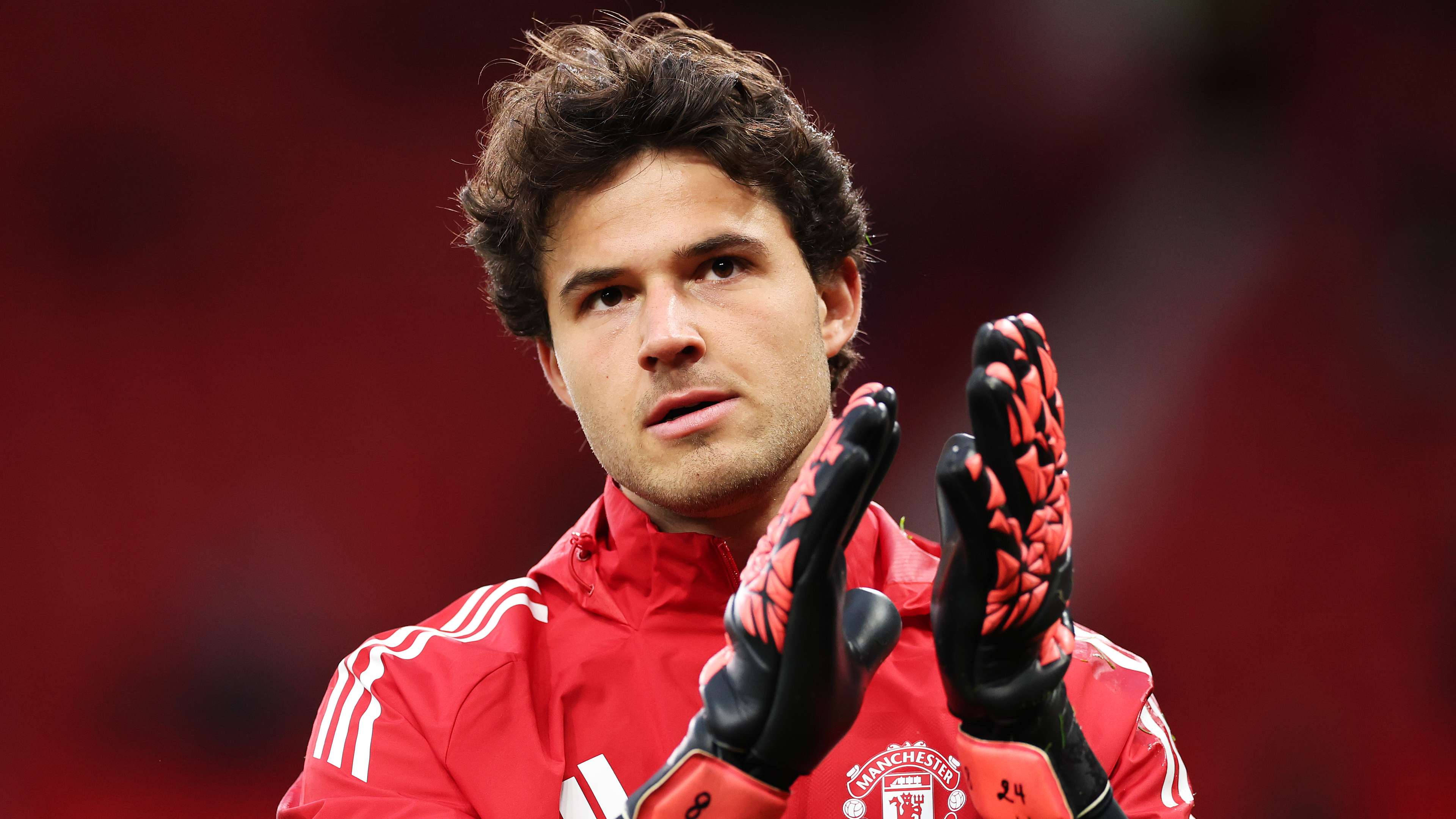 Amorim explains decision to bench Bayindir for Lammens  