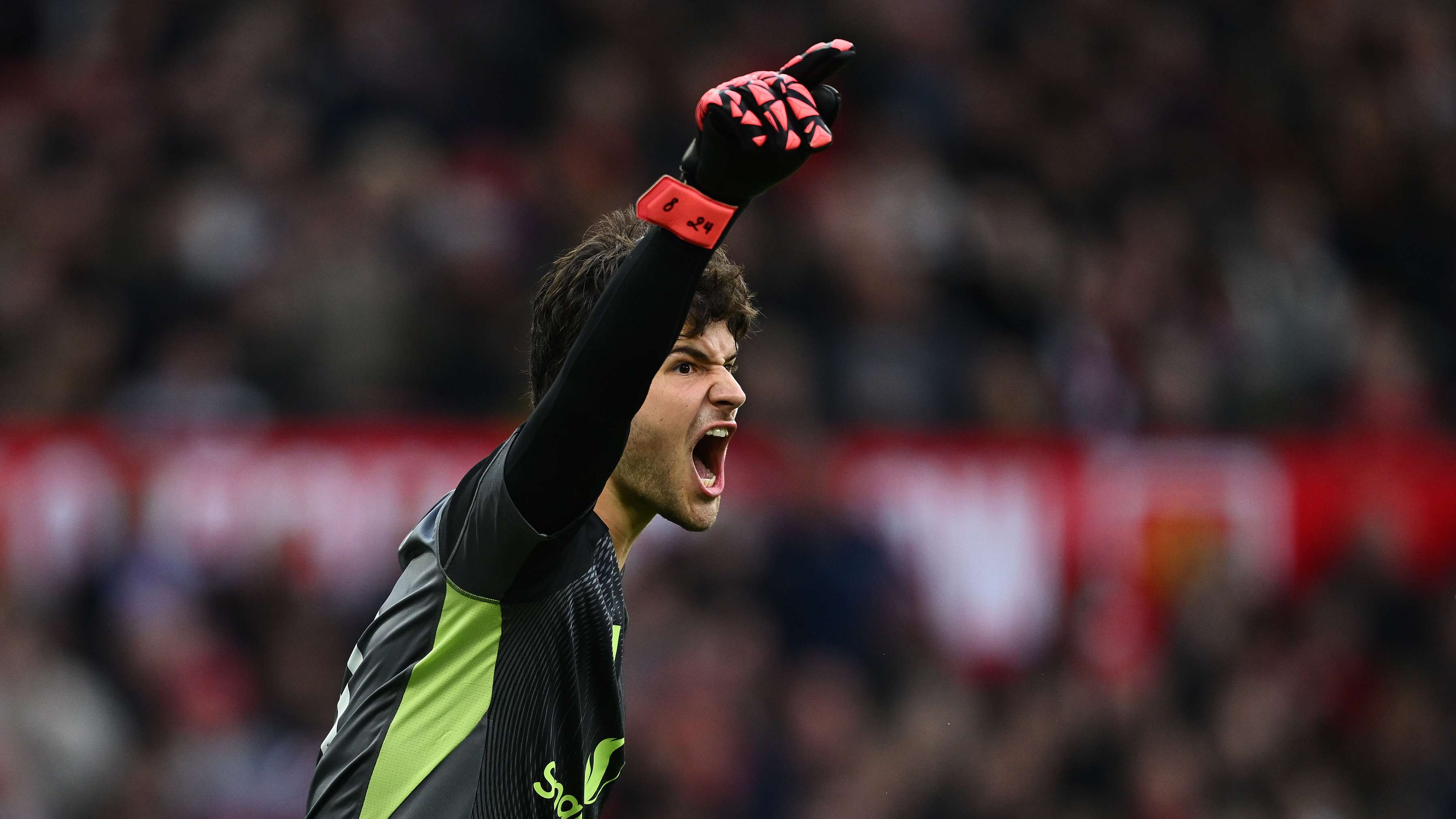 Amorim urges fans against comparing Lammens with Man Utd legend  