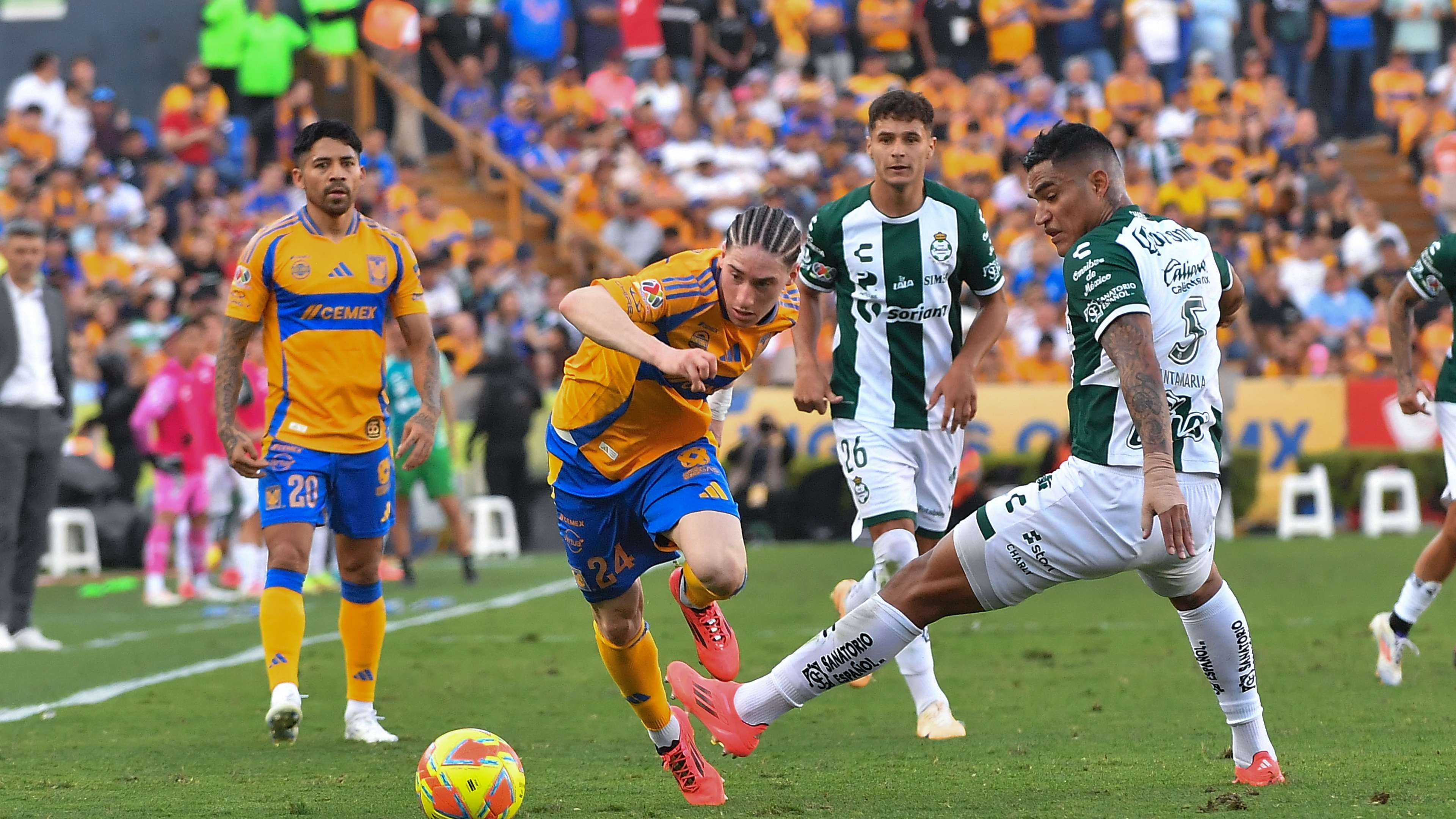 Mexico’s Flores reportedly considering joining Canada for training  