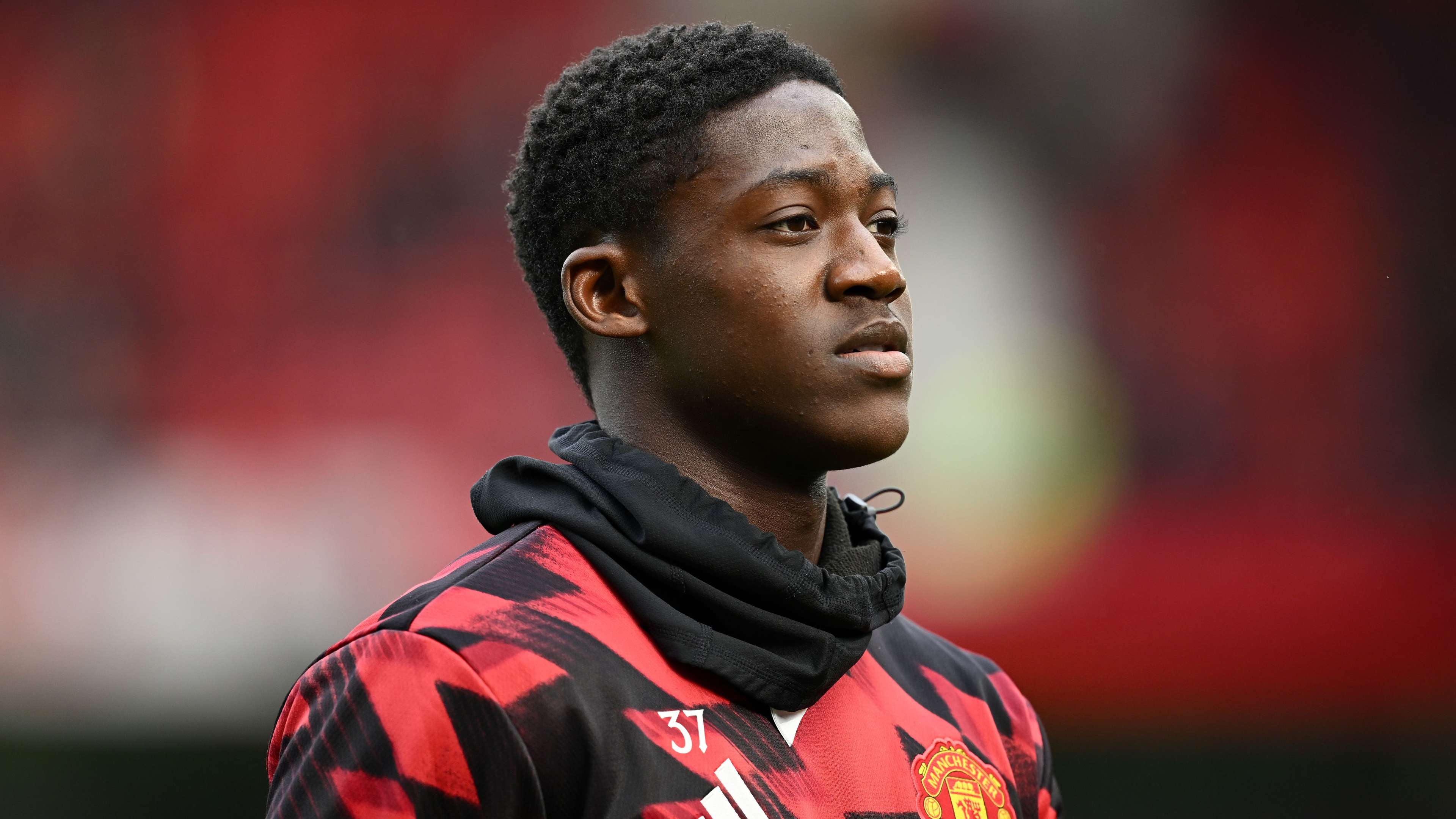 Mainoo in 'cruel situation' as Man Utd star sent warning  