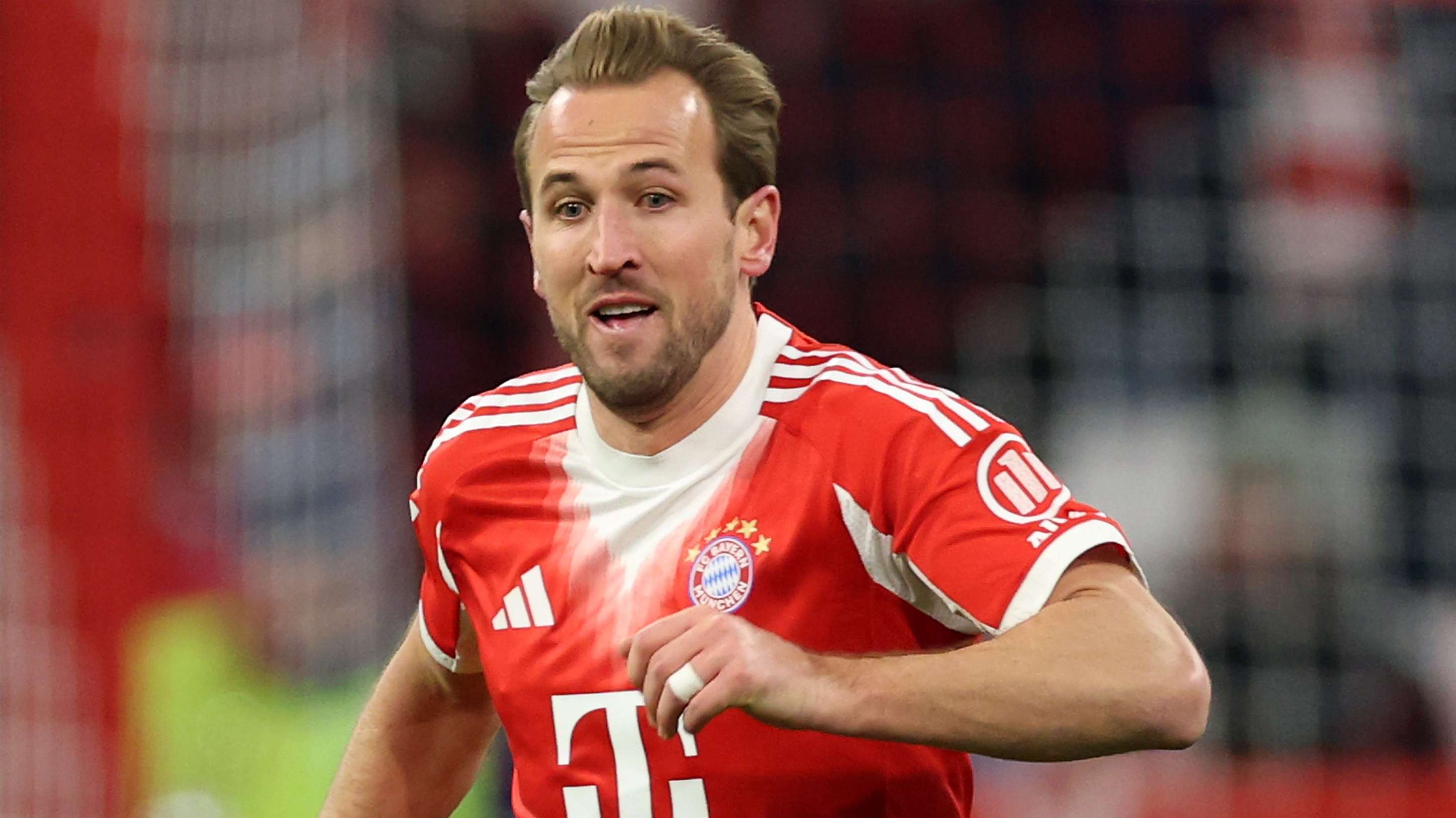 Kane breaks silence on Barcelona transfer links  