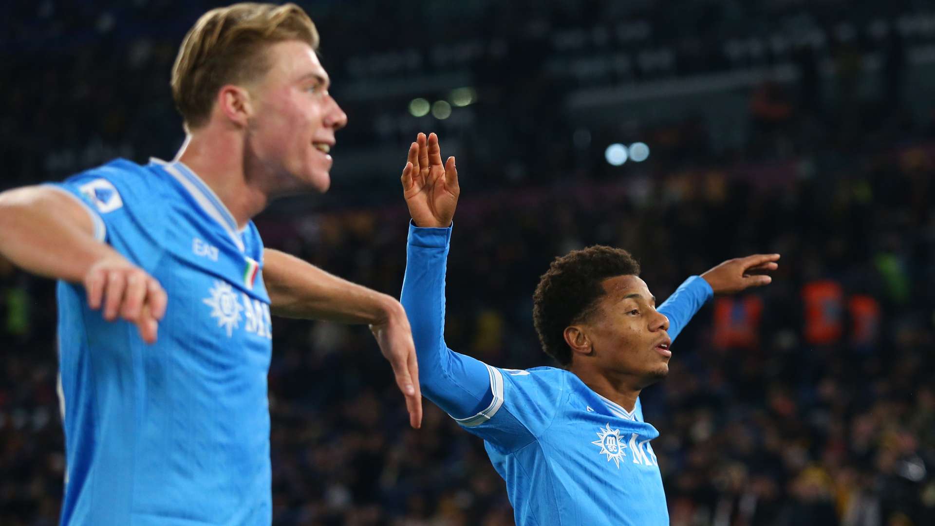 📽️ | Man Utd outcast Hojland hits bizarre goal celebration  