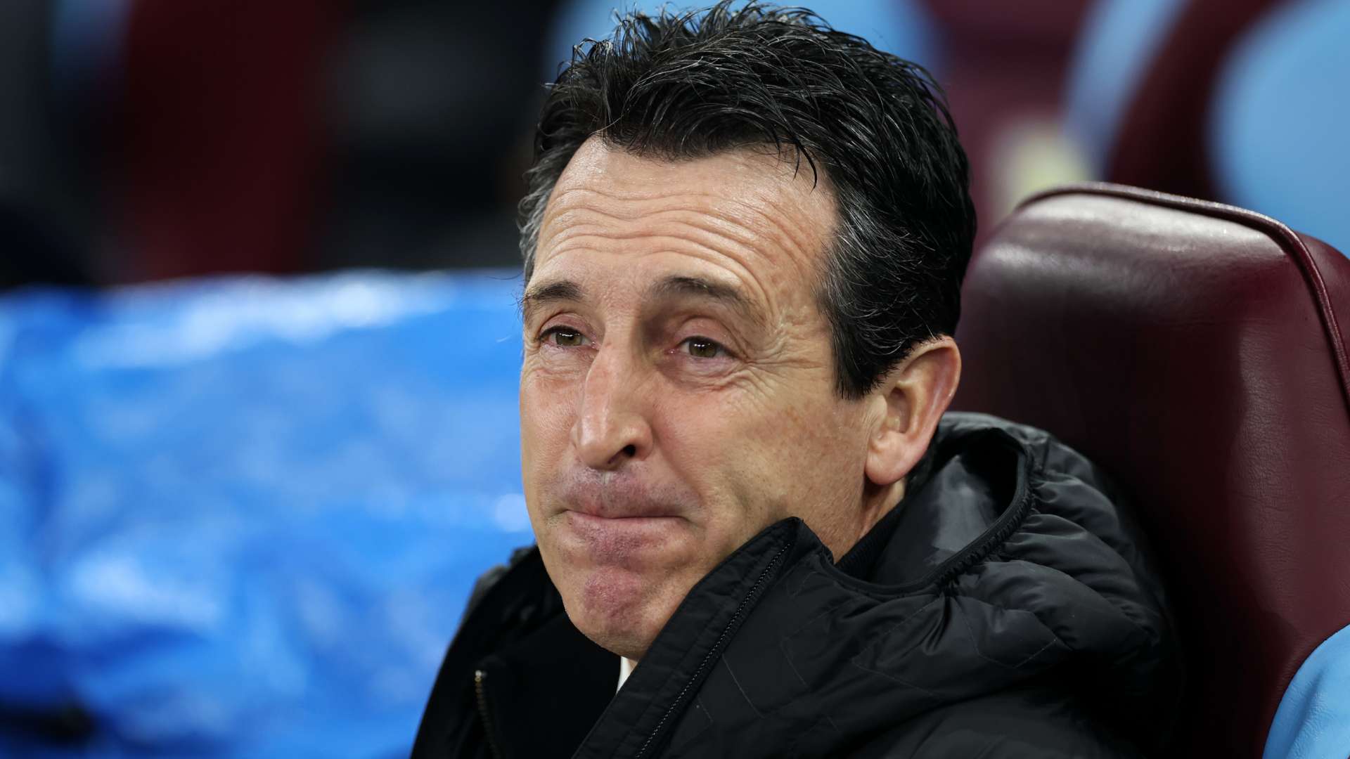 📽️ | 'Really angry' Vila boss Emery conducts 'weird' interview  