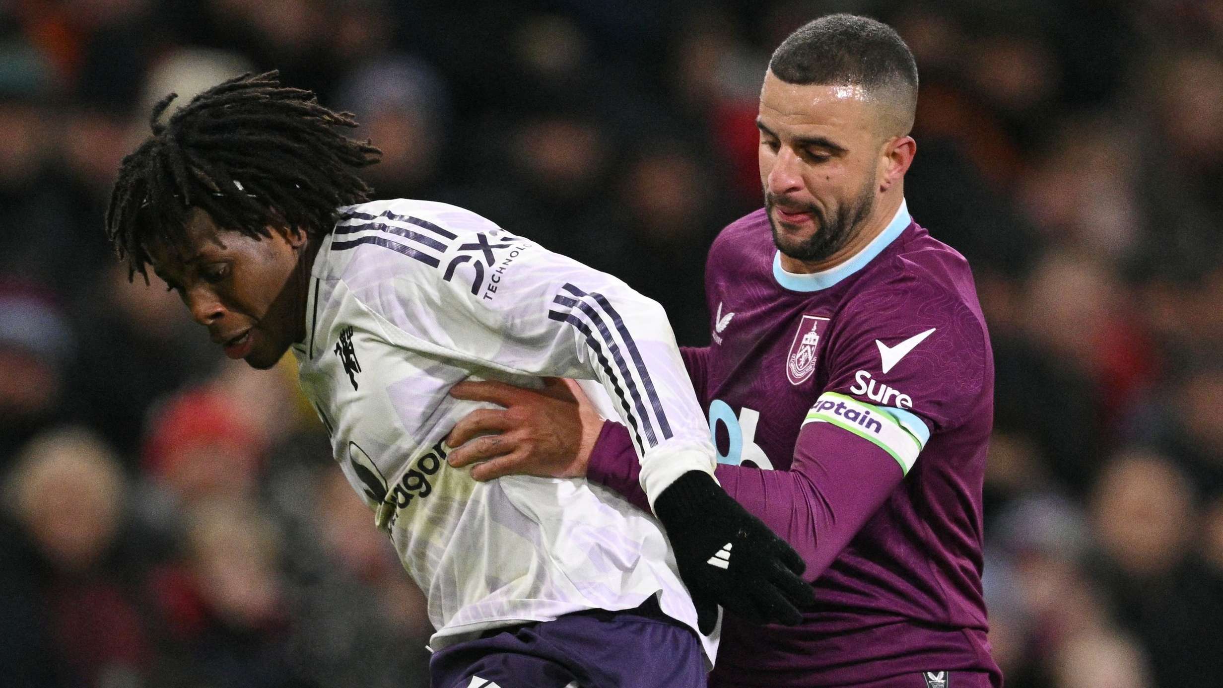 Man Utd fans accuse Walker of 'vicious' stamp on Dorgu  