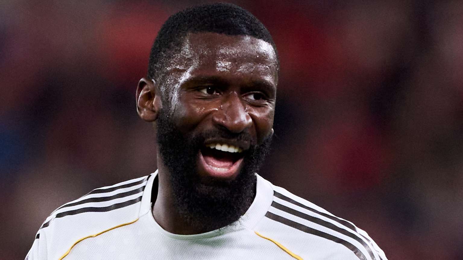📽️ | Rudiger joins fans in wild celebrations after beating Man City  