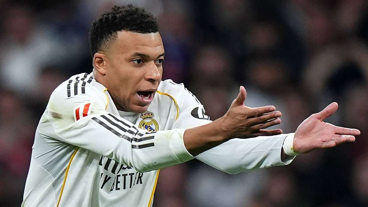 Mbappe's entourage strongly DISAGREE with club's injury diagnosis  