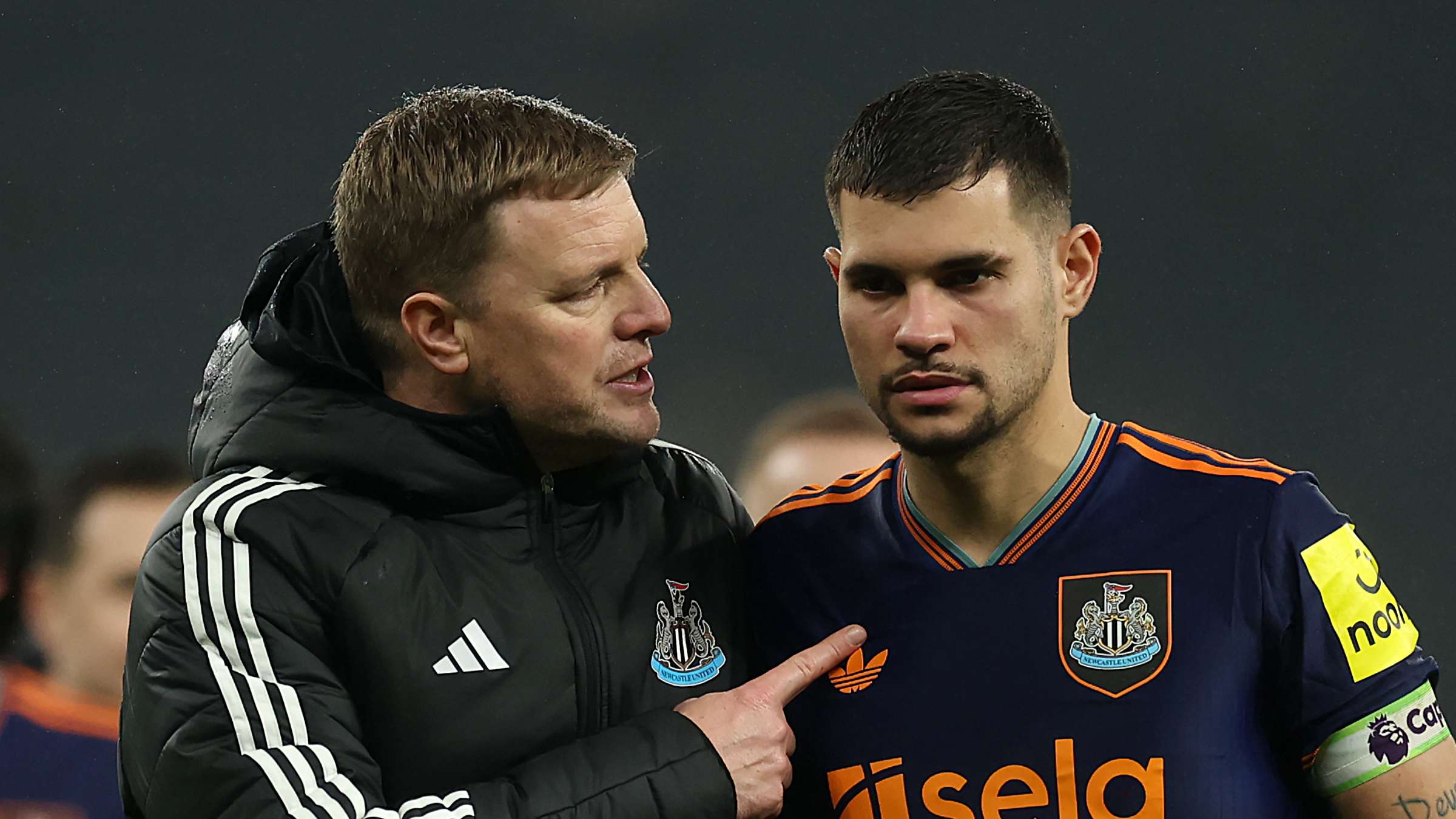 Howe slams 'disrespectful' Guimaraes to Man Utd talk  