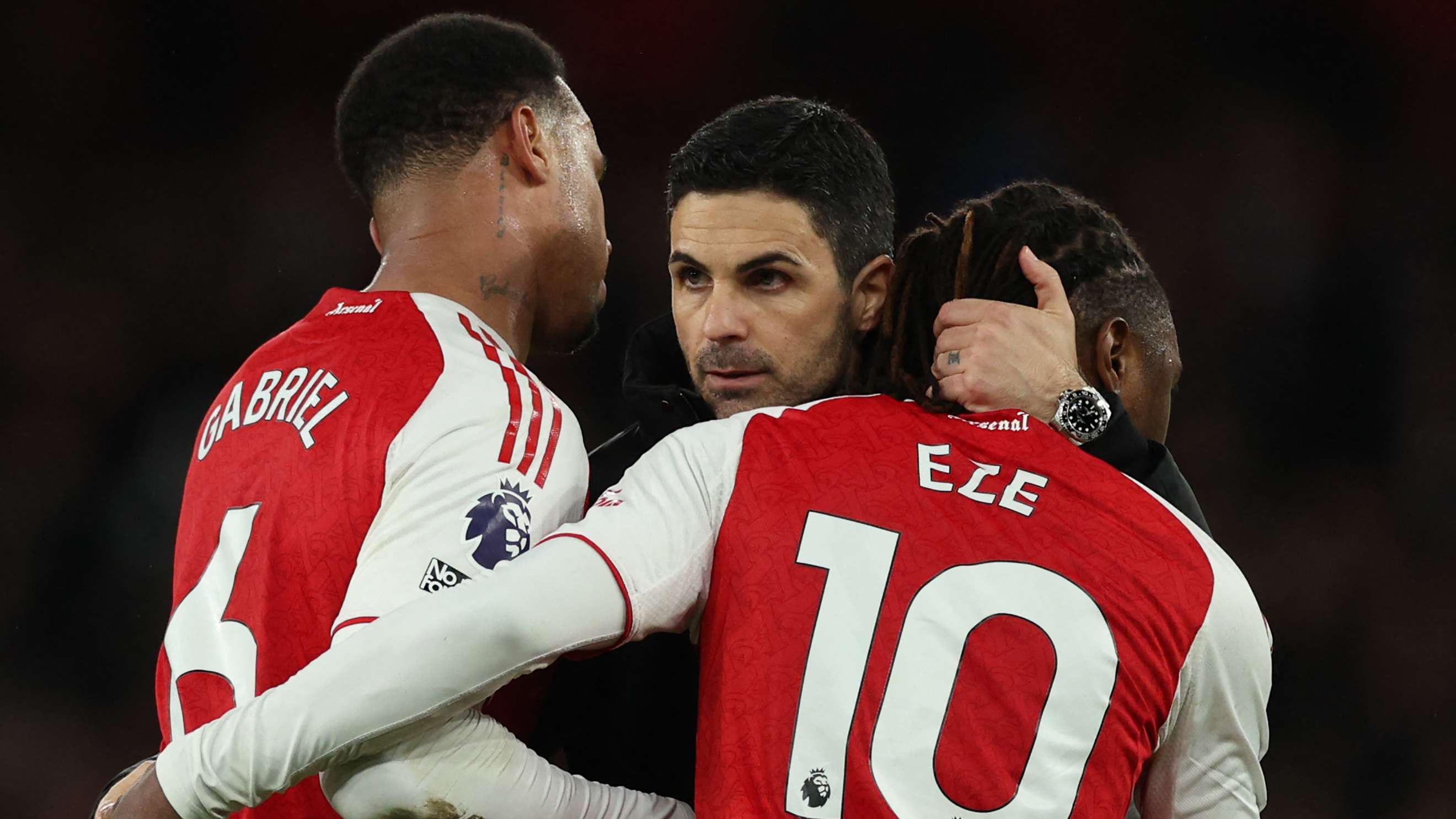 Will Arsenal bottle it? Wright nervous over 'jittery' Gunners  