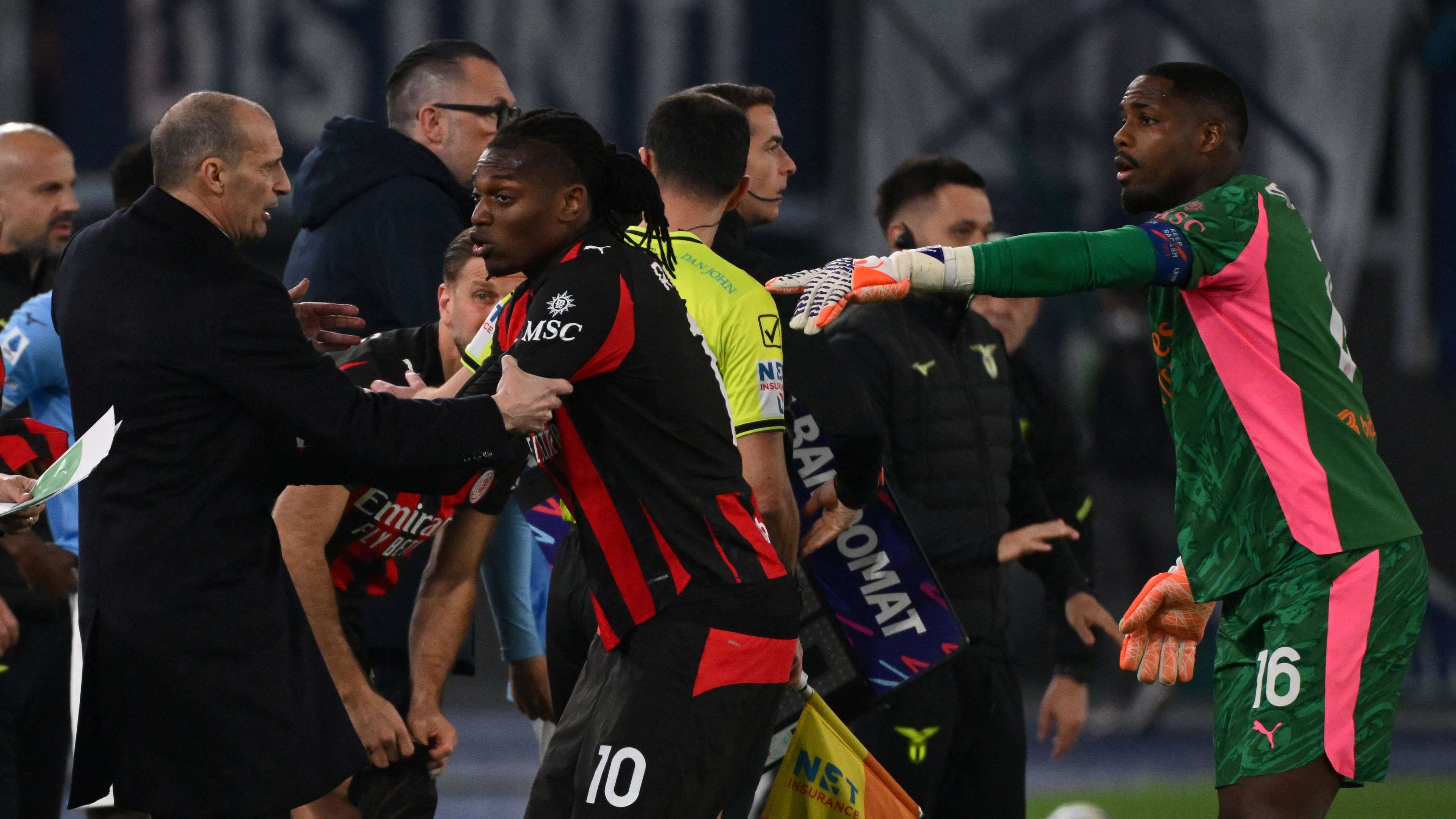 Leao hits back with Bible after angry reaction and Pulisic row  