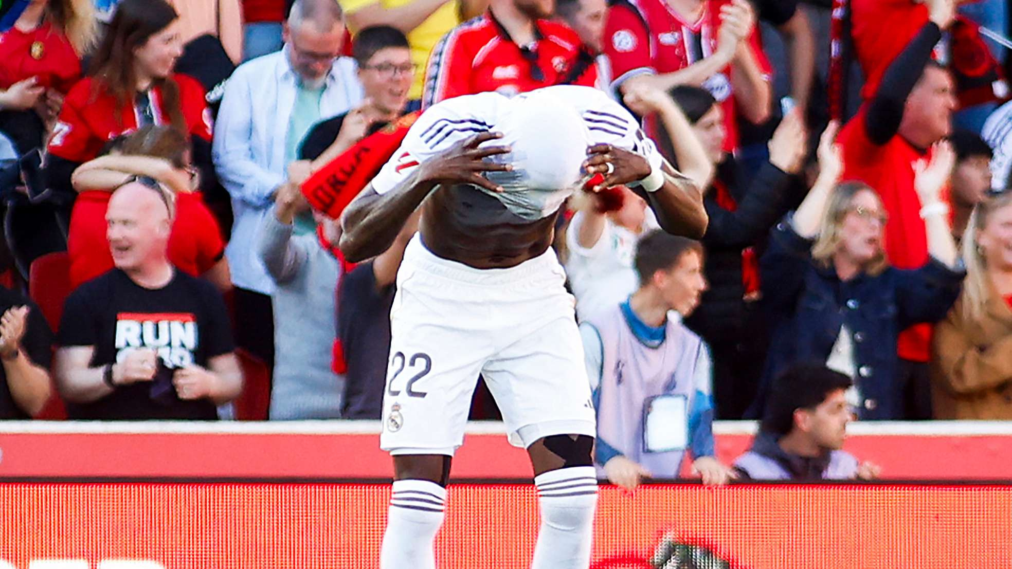 Cameras capture the row... Rüdiger clashes with Carreras  