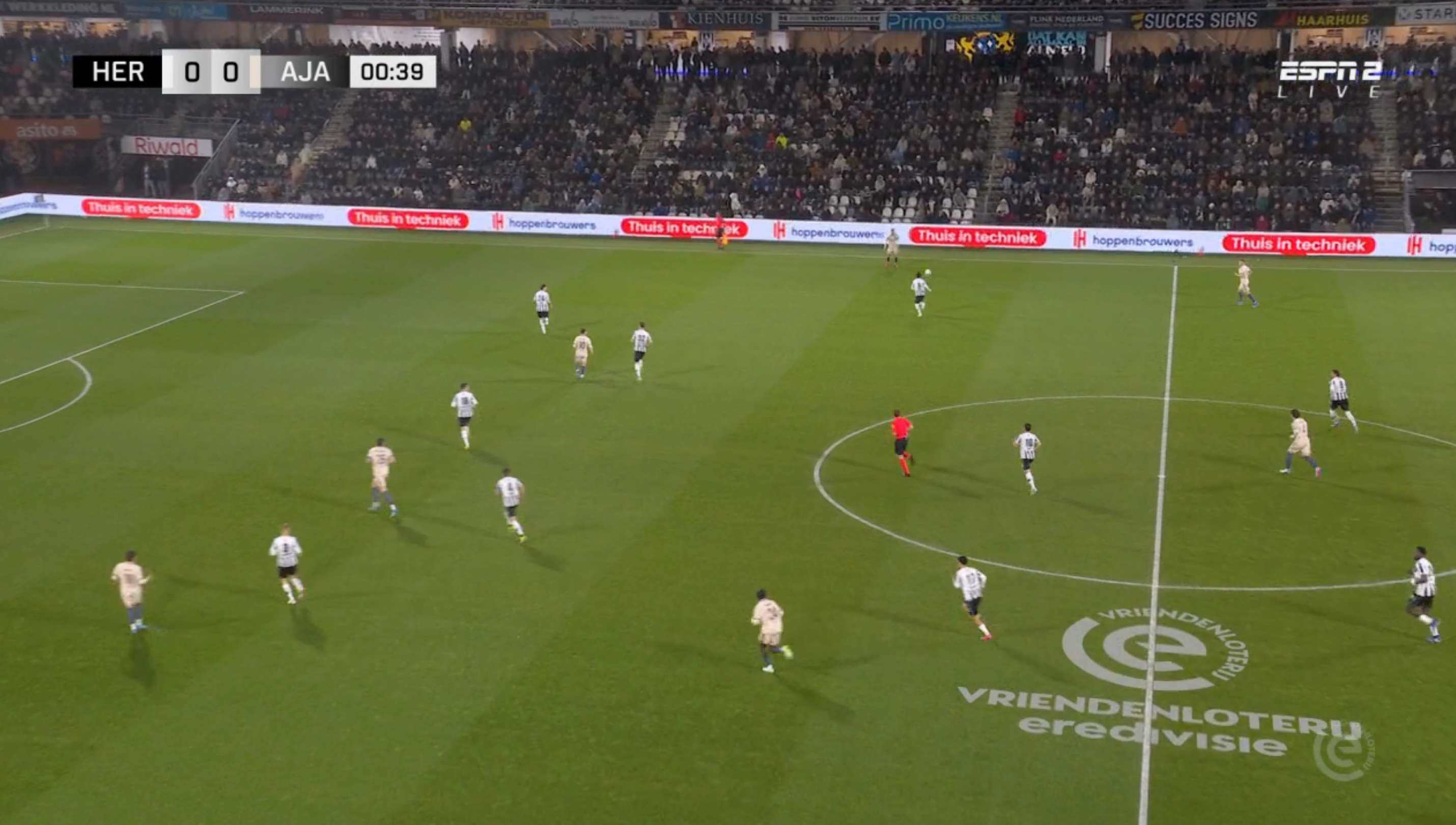 Within two minutes of the Heracles vs. Ajax match, a large number of viewers were collectively irritated by the same issue  