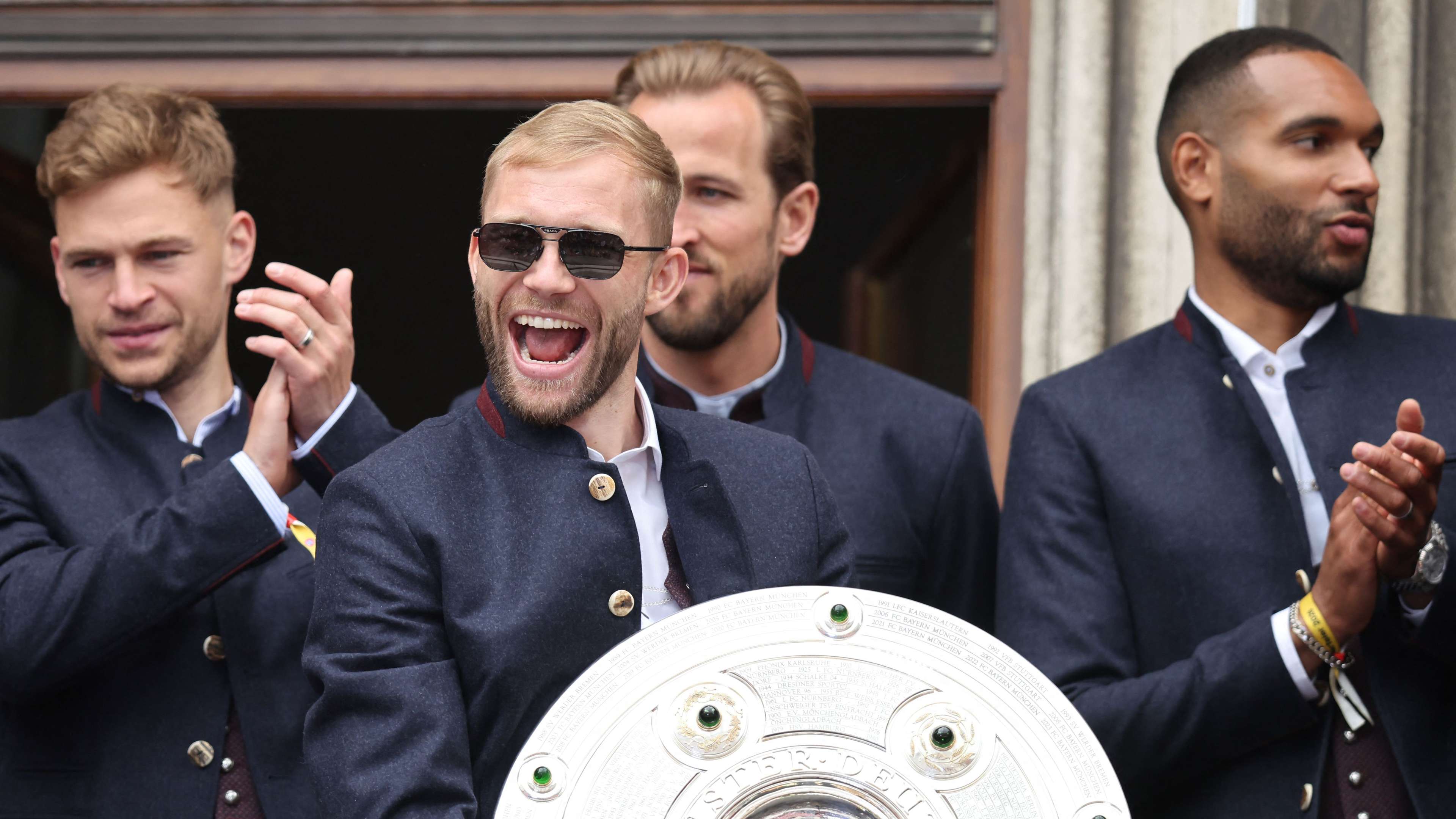 Laimer quips to Hoeneß: "Then it'll cost even more"  