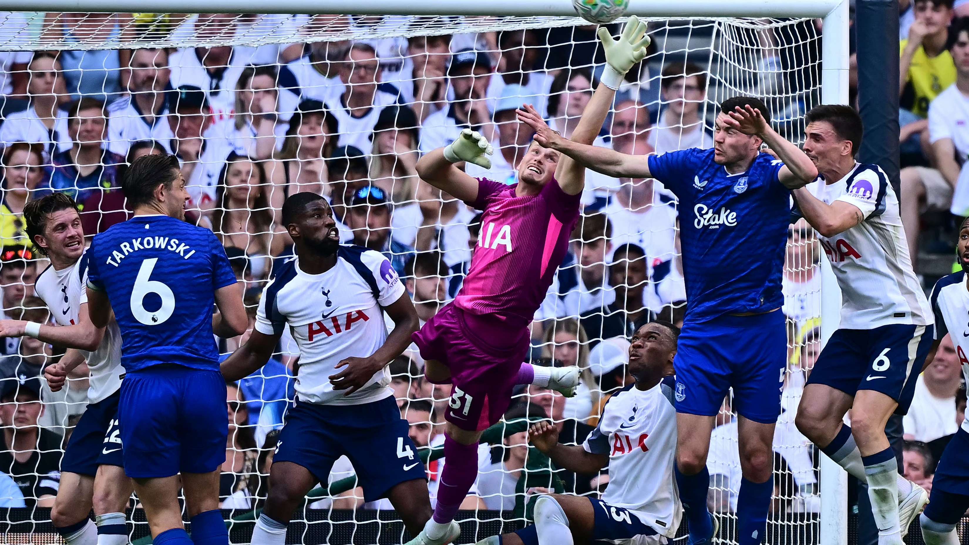 'Ridiculous!' - Spurs vs Everton second-half delay leaves Neville 'furious'  
