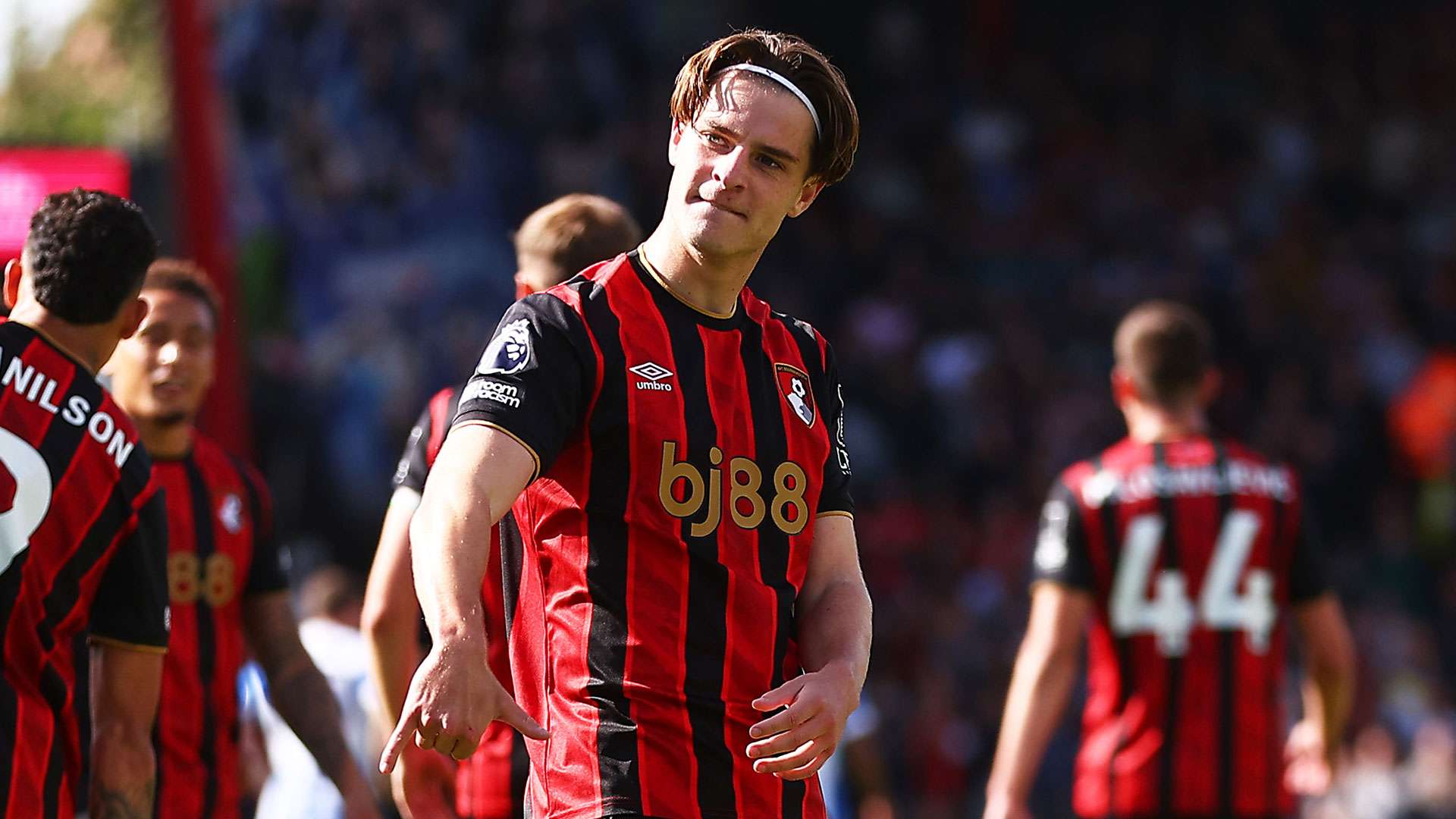 Man Utd & Arsenal ‘both tracking’ PL midfielder valued at £60m  