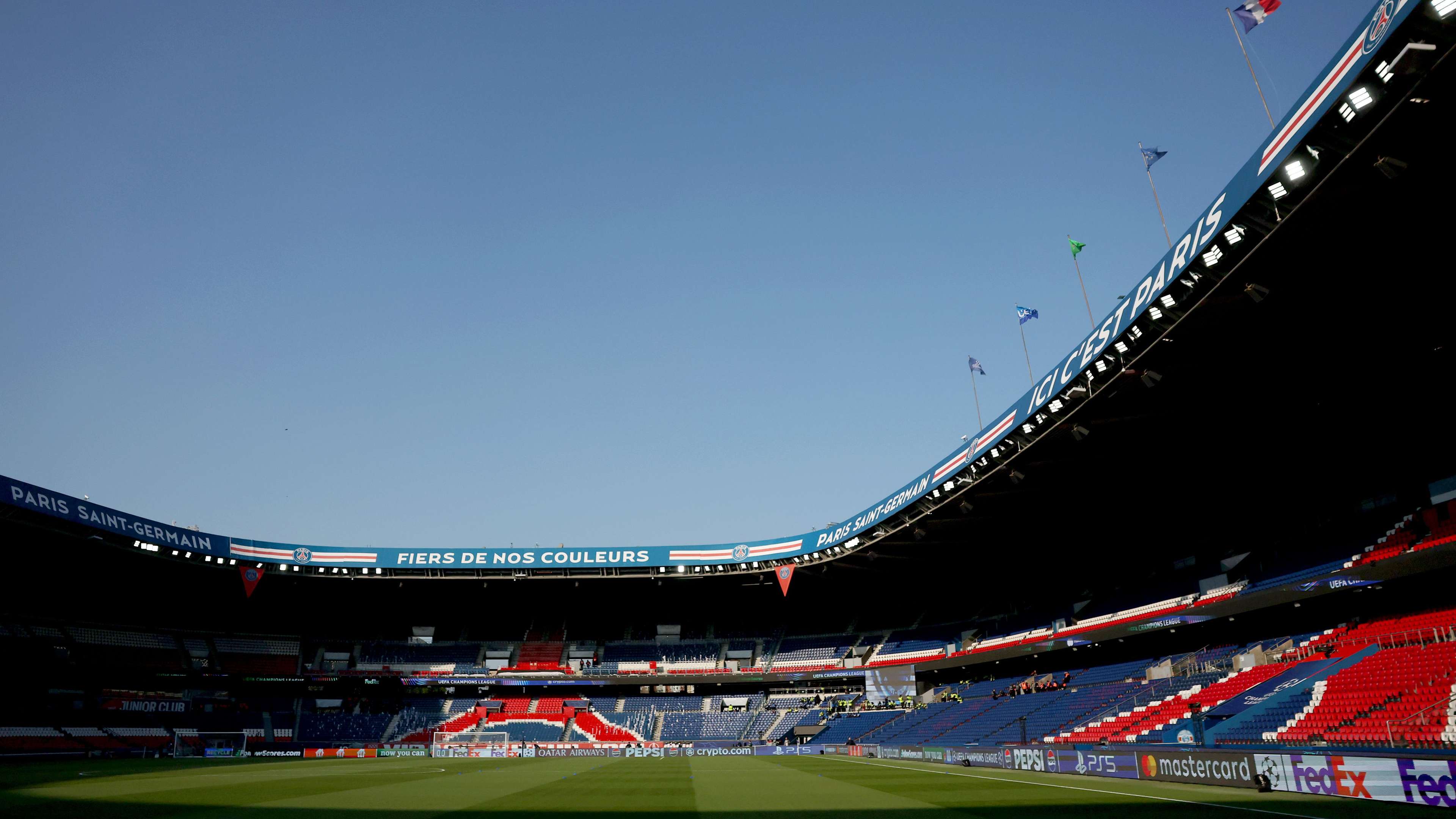 PSG consider stadium expansion after reopening purchase talks  