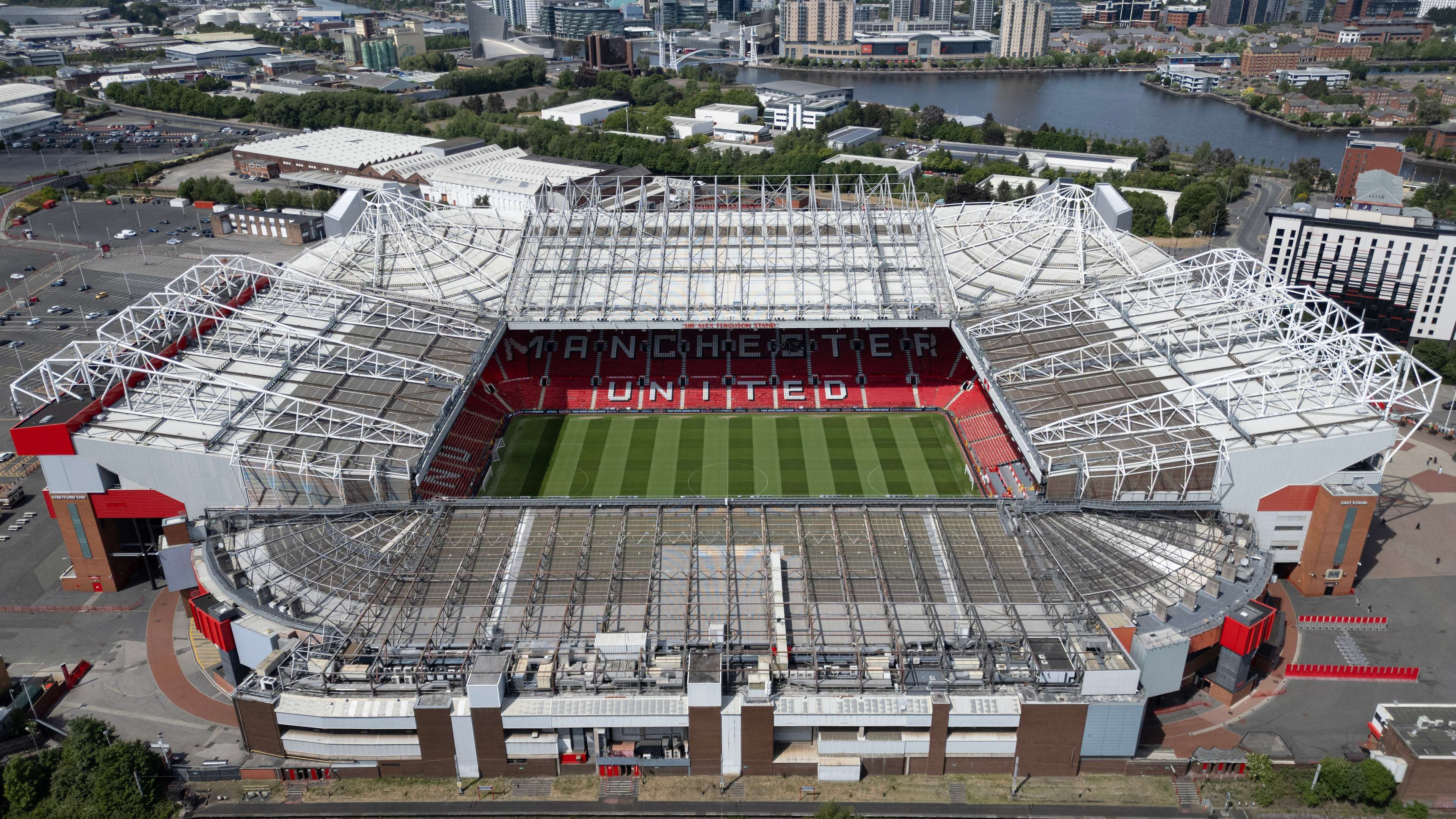 Man Utd set 'realistic' date for new 100,000 stadium  