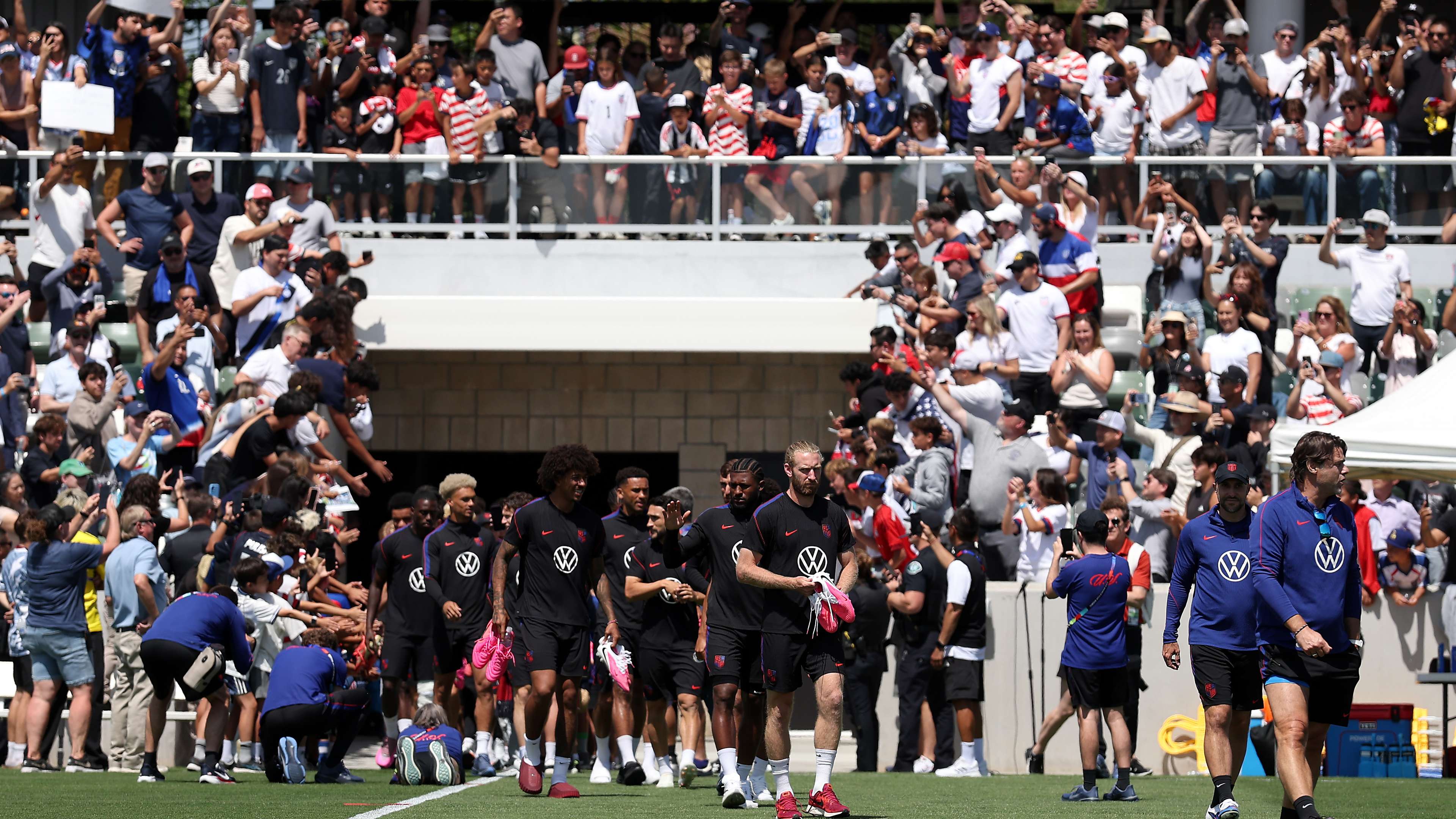 USMNT notebook: 5,500 fans welcome squad, Richards trains fully  
