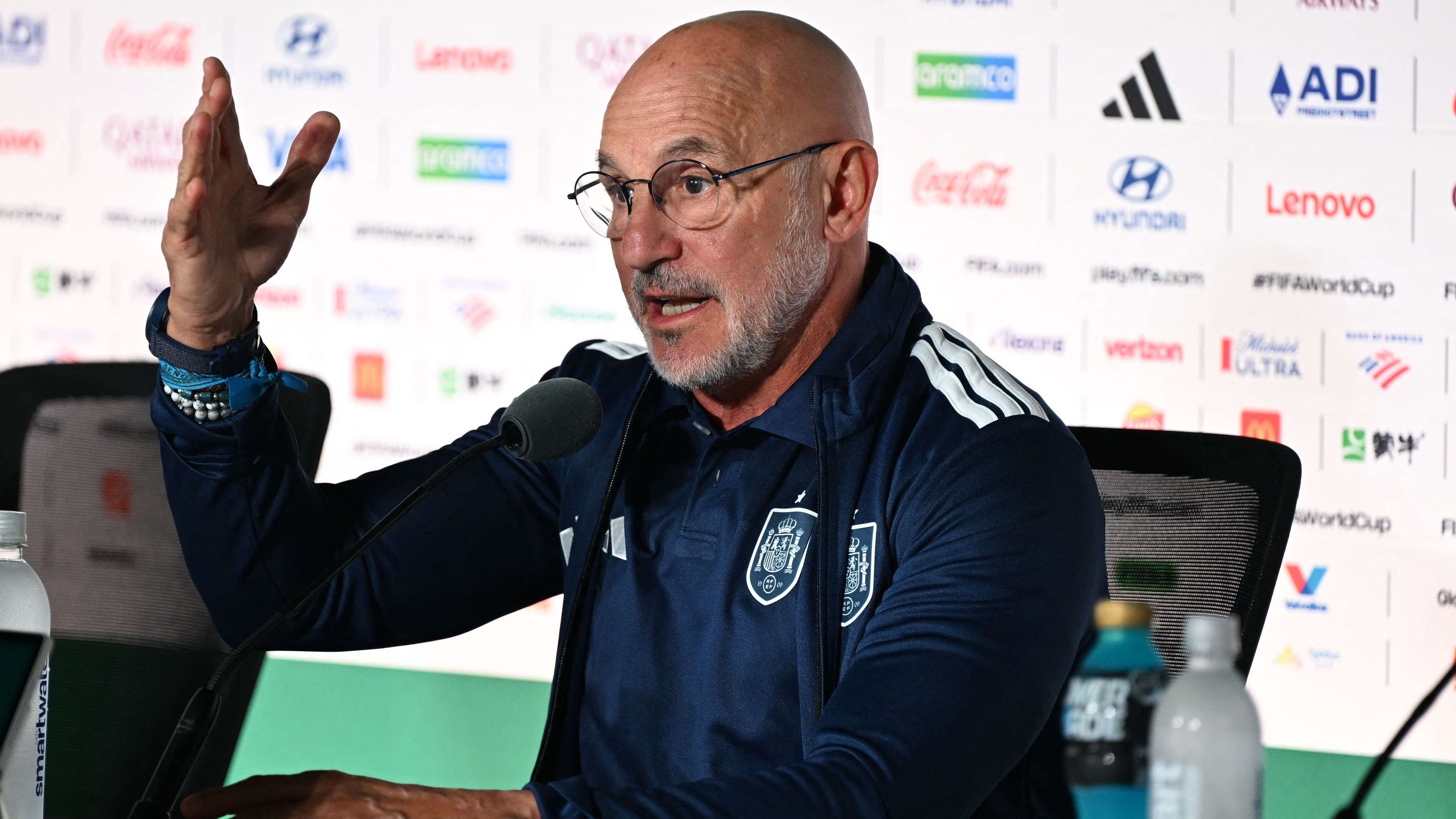 De la Fuente slams Uruguay's 'extreme roughness' and VAR decisions  
