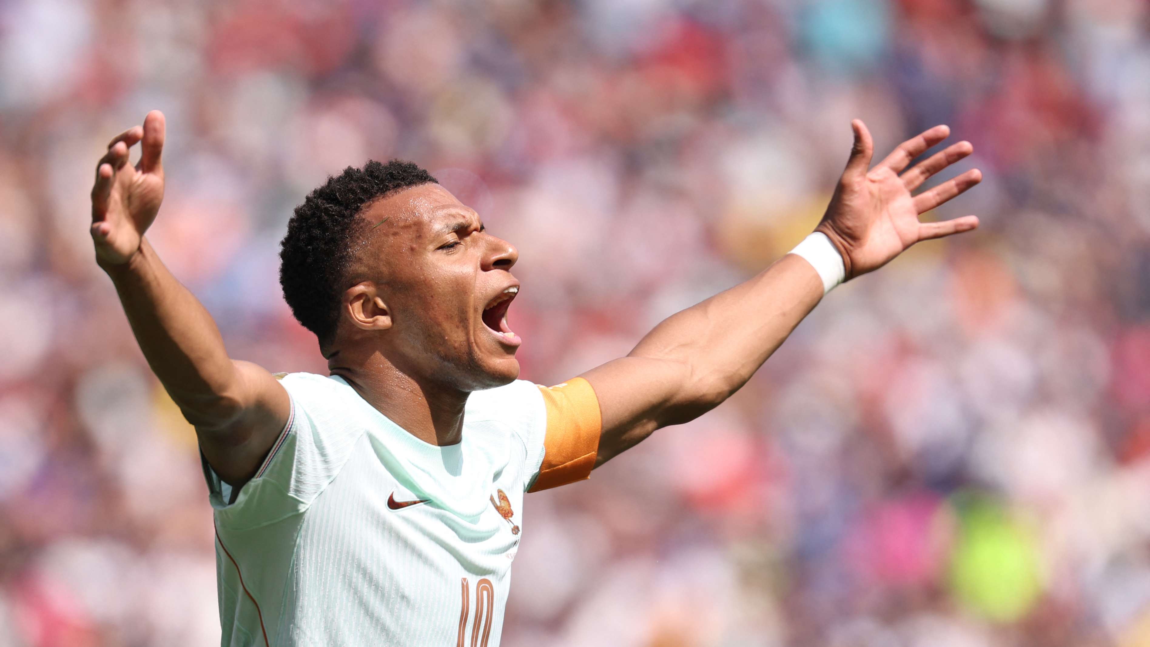 Mbappe 'on a mission' for France, says Deschamps  