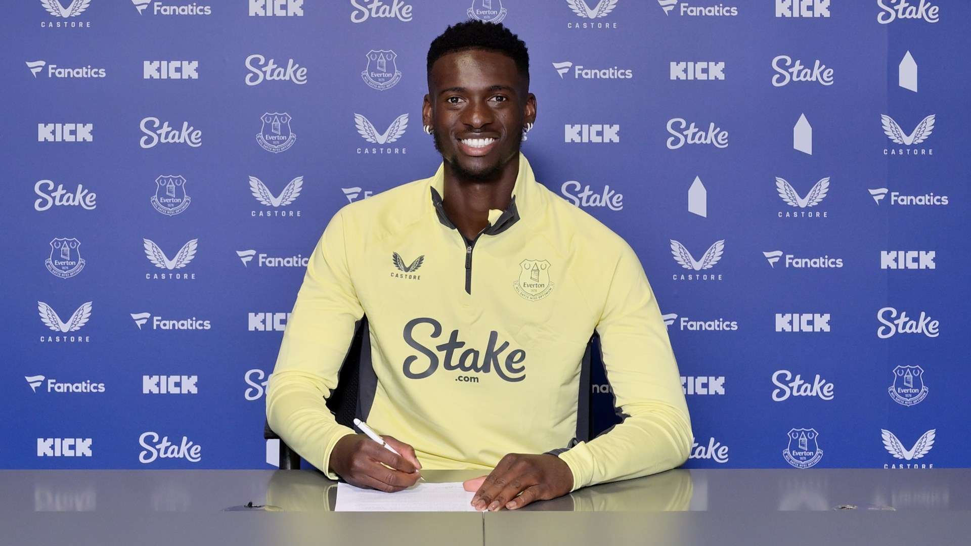 Dortmund launch move for Everton midfield sensation  