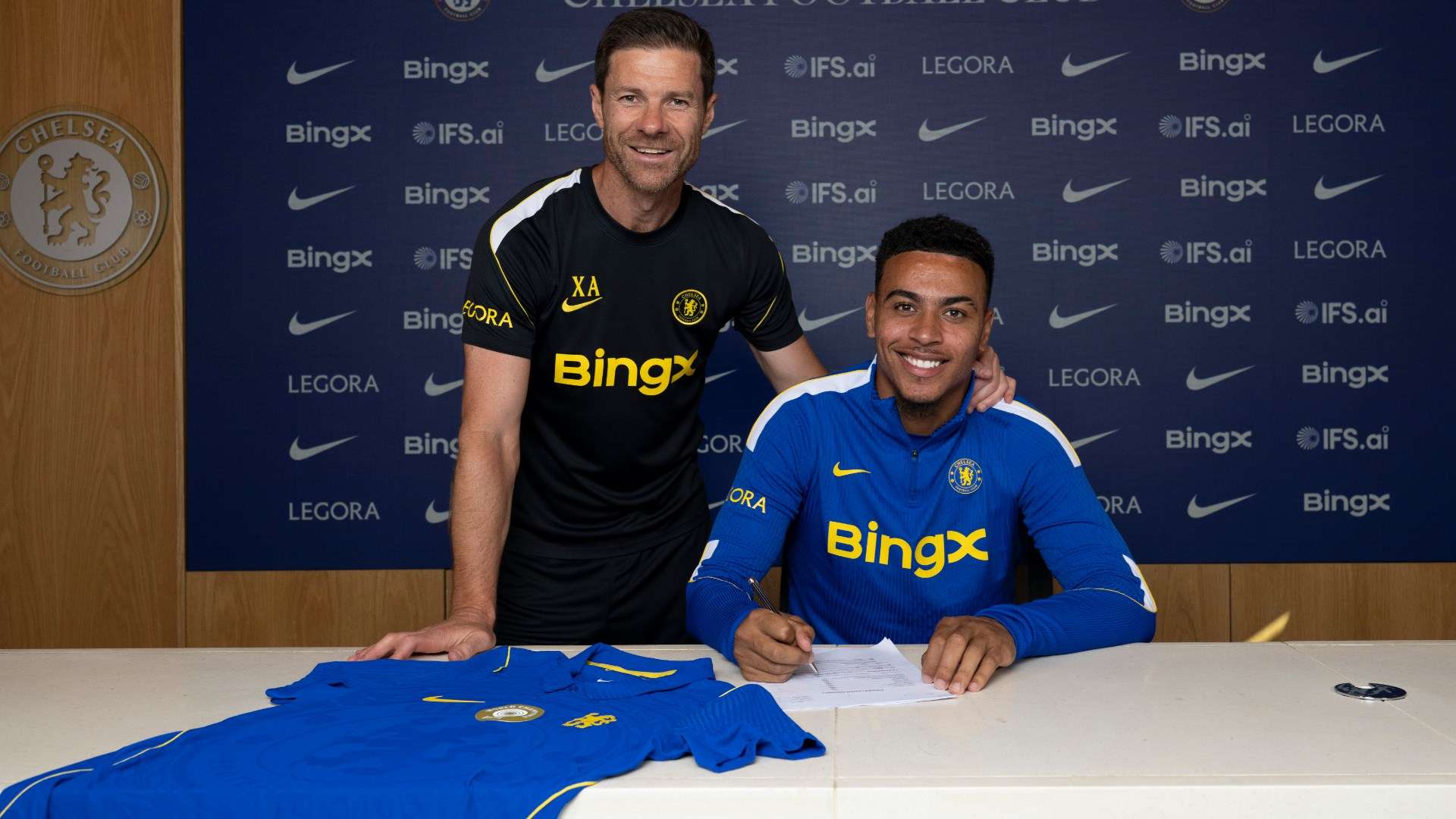 Rogers explains how Alonso convinced him to join Chelsea  